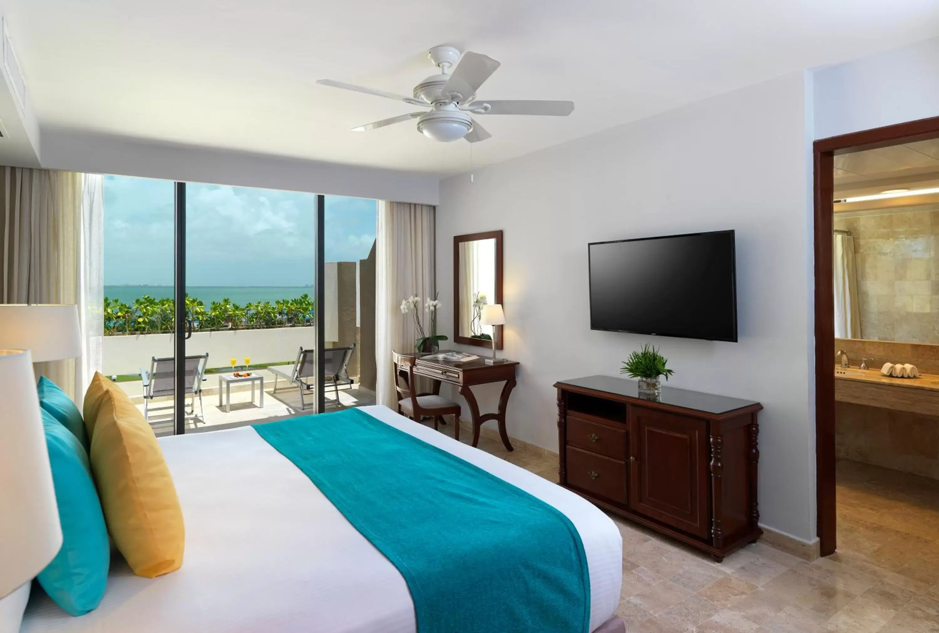 TV and multimedia in Paradisus Cancun All Inclusive