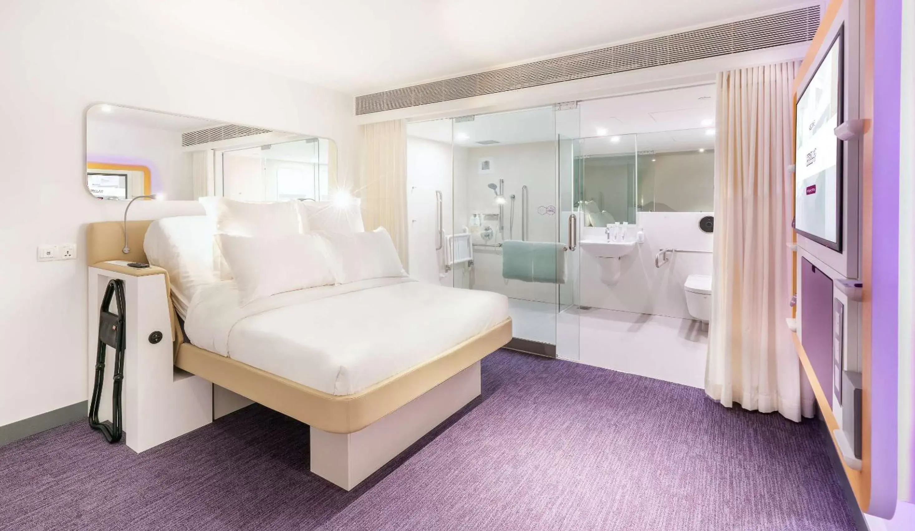 Bedroom, Bed in YOTELAIR Singapore Changi Airport Landside