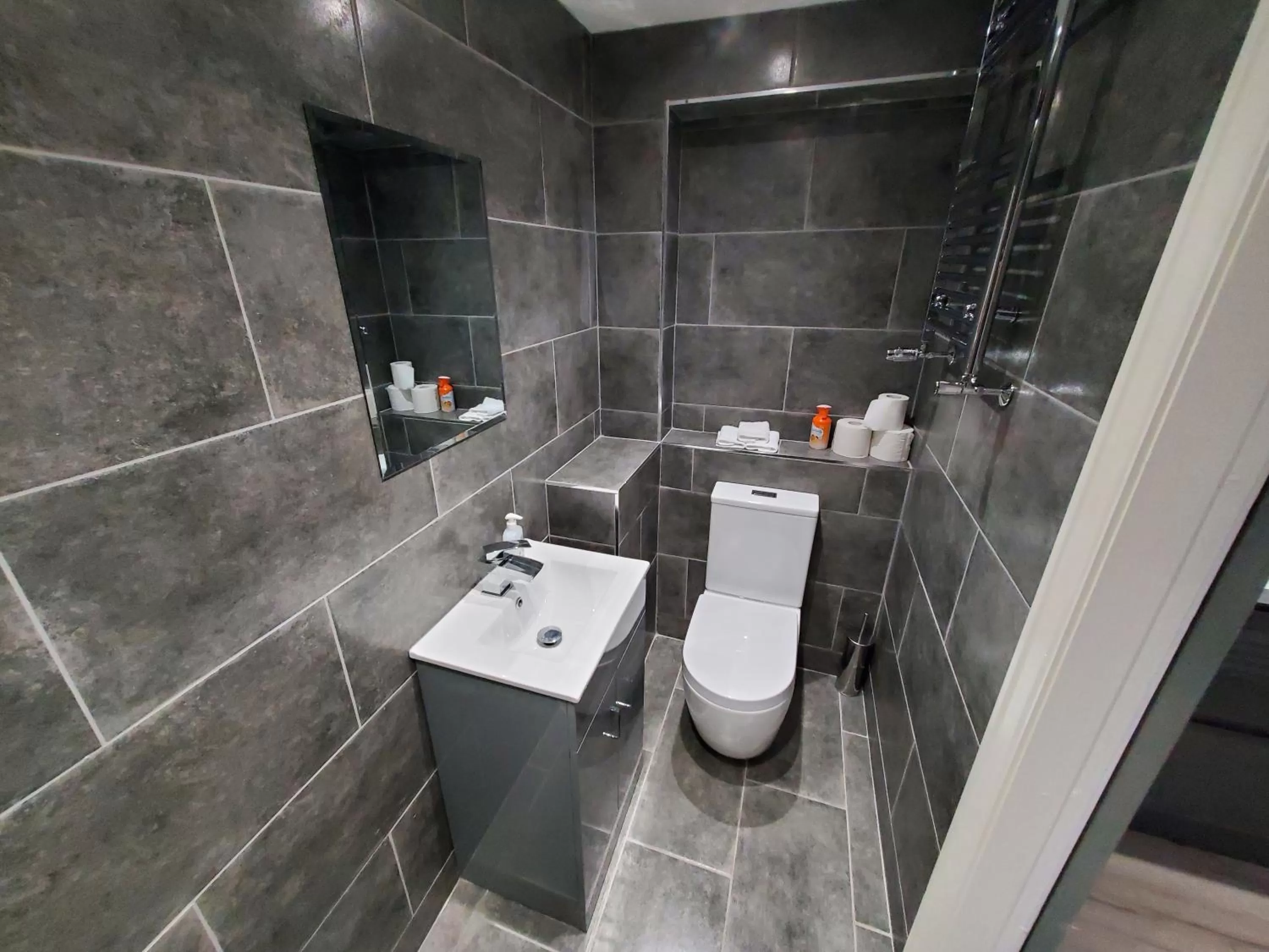 Bathroom in The Ashcroft Studios & Apartments with Free Parking