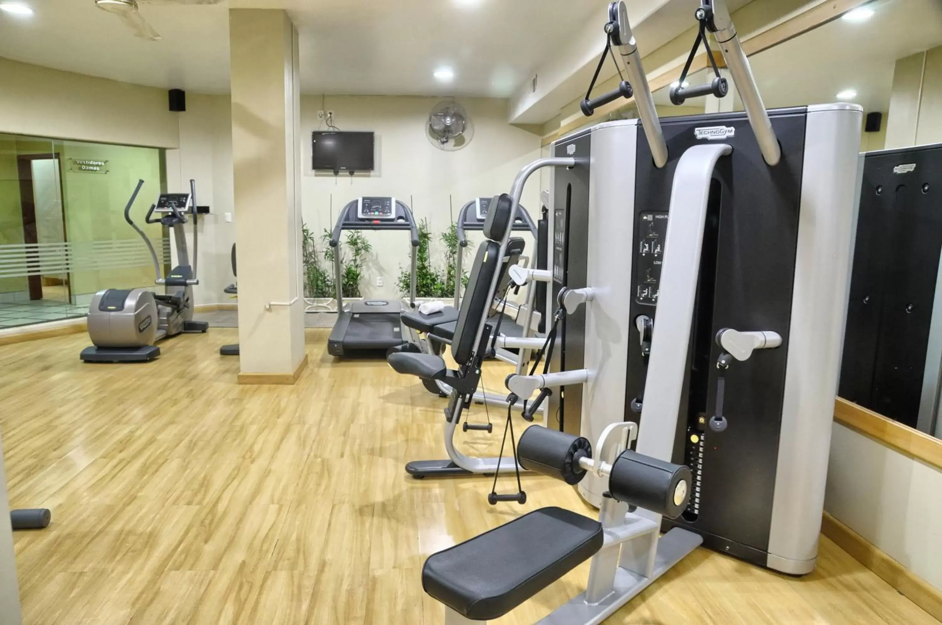 Fitness centre/facilities, Fitness Center/Facilities in Suites Camino Real