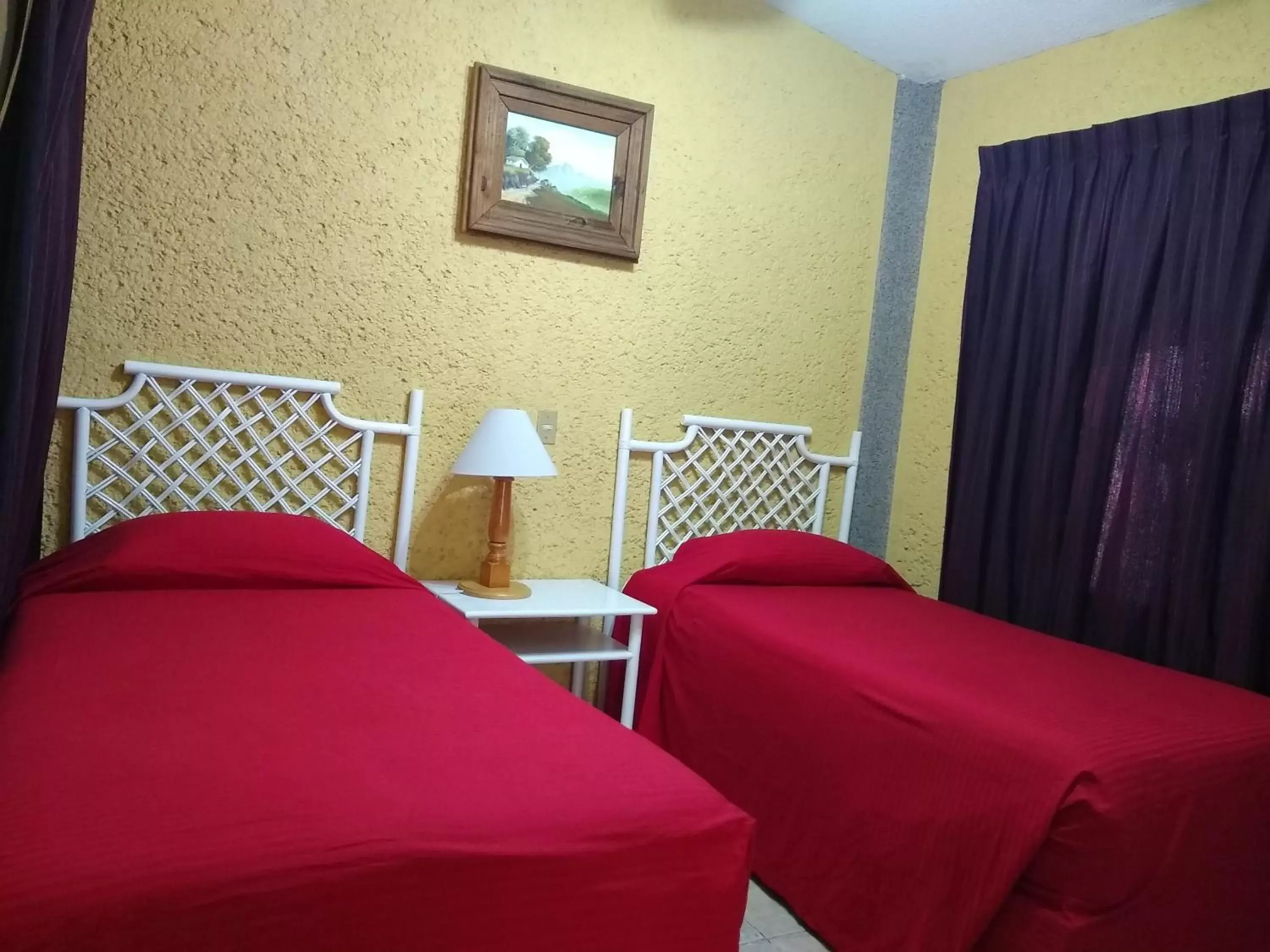 Bed in Hotel Villa Monarca Inn