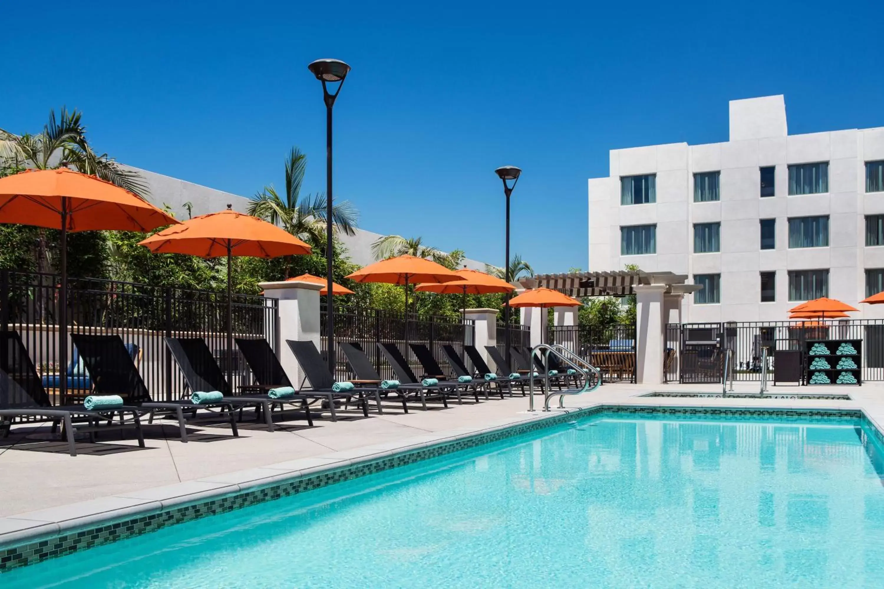 Swimming Pool in Residence Inn by Marriott Los Angeles Pasadena/Old Town