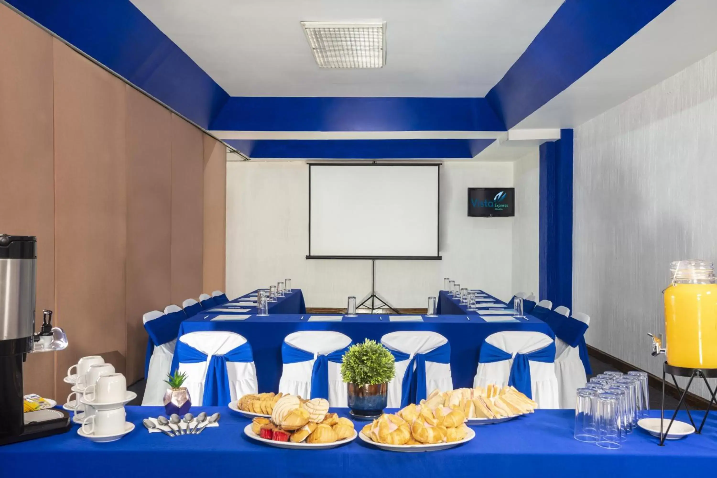 Meeting/conference room in Vista Express Morelia by Arriva Hospitality Group