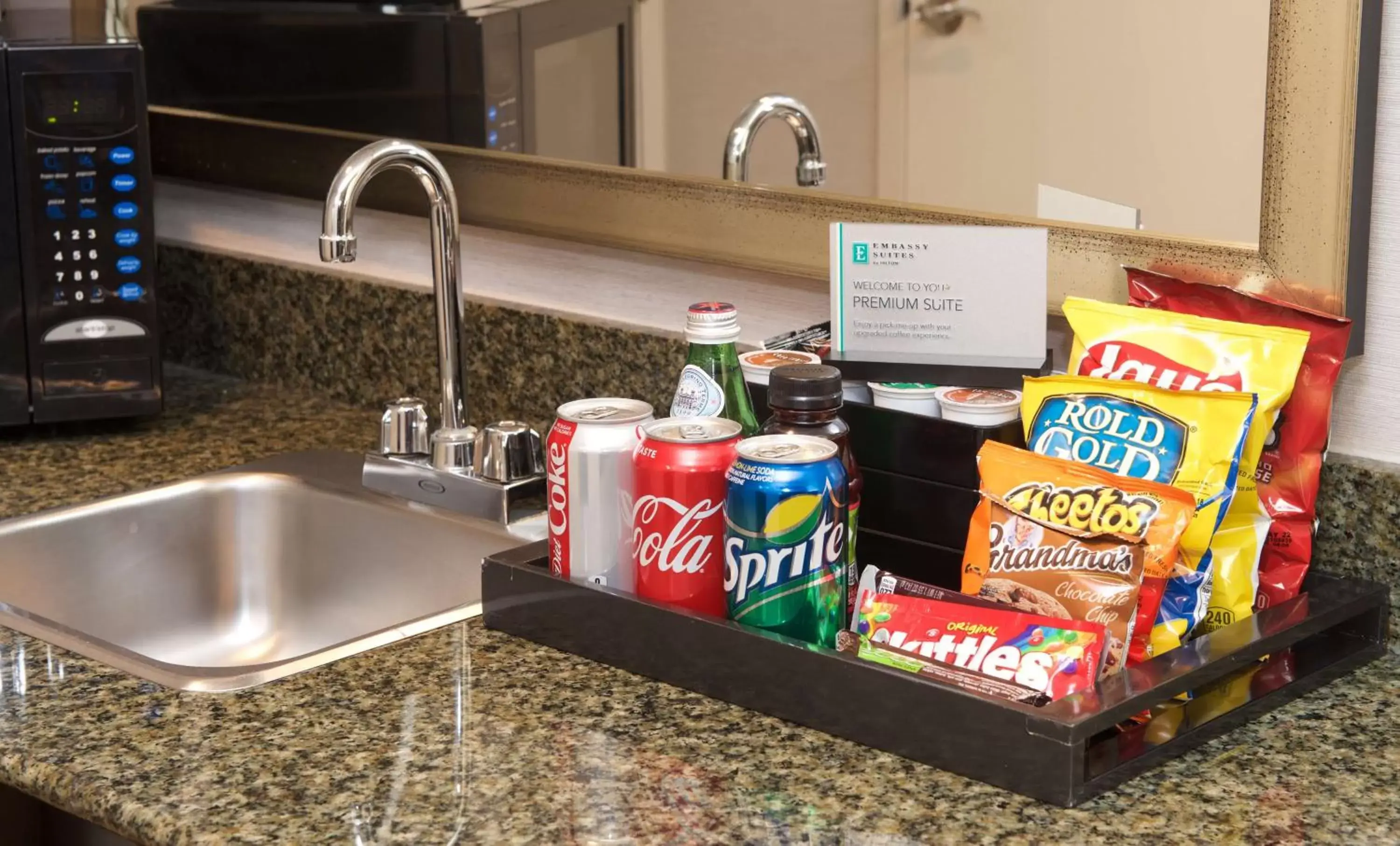 Kitchen or kitchenette, Kitchen/Kitchenette in Embassy Suites by Hilton Detroit - Livonia/Novi