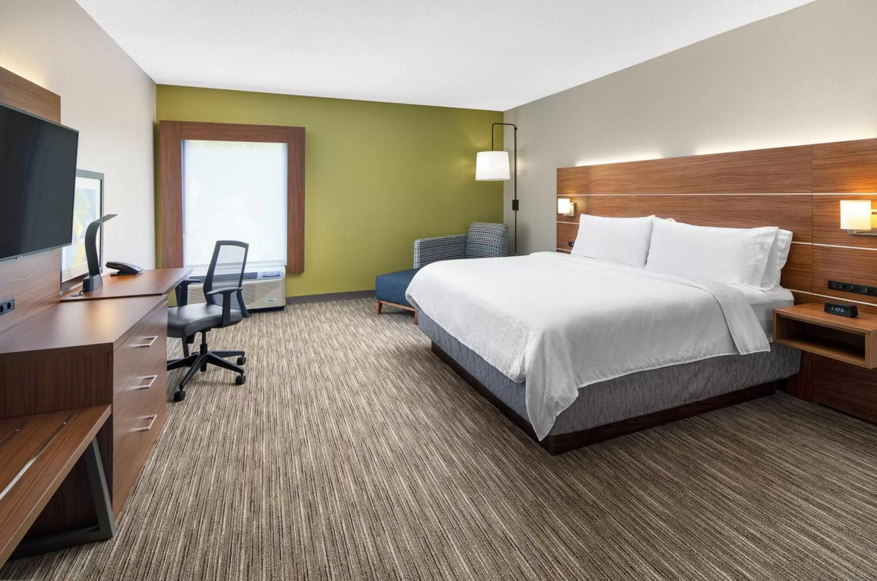 Photo of the whole room, Bed in Holiday Inn Express Statesboro, an IHG Hotel
