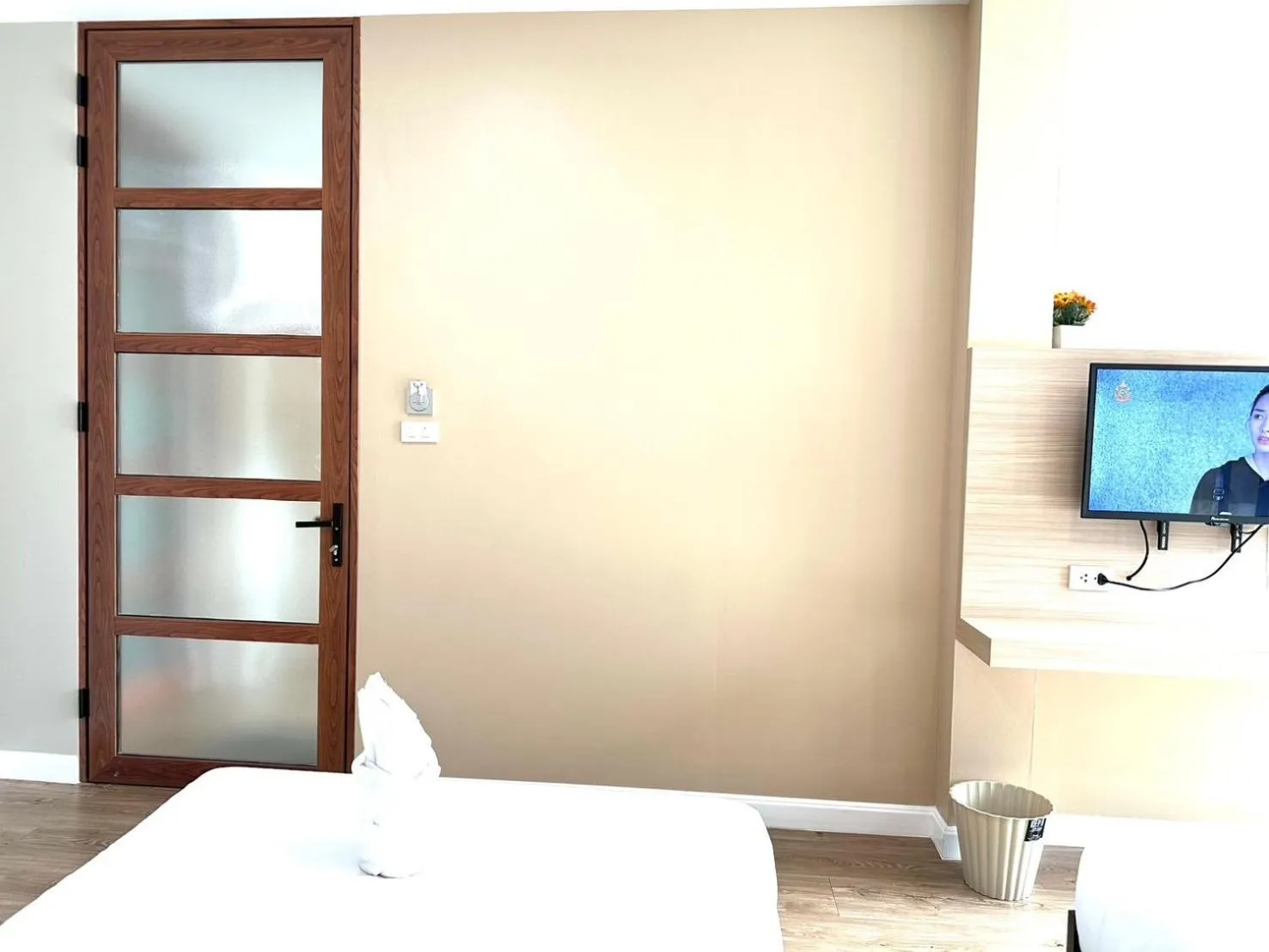 Communal lounge/ TV room, Bed in บันดารี่ ริชชี่ (Bhundaree Richy)