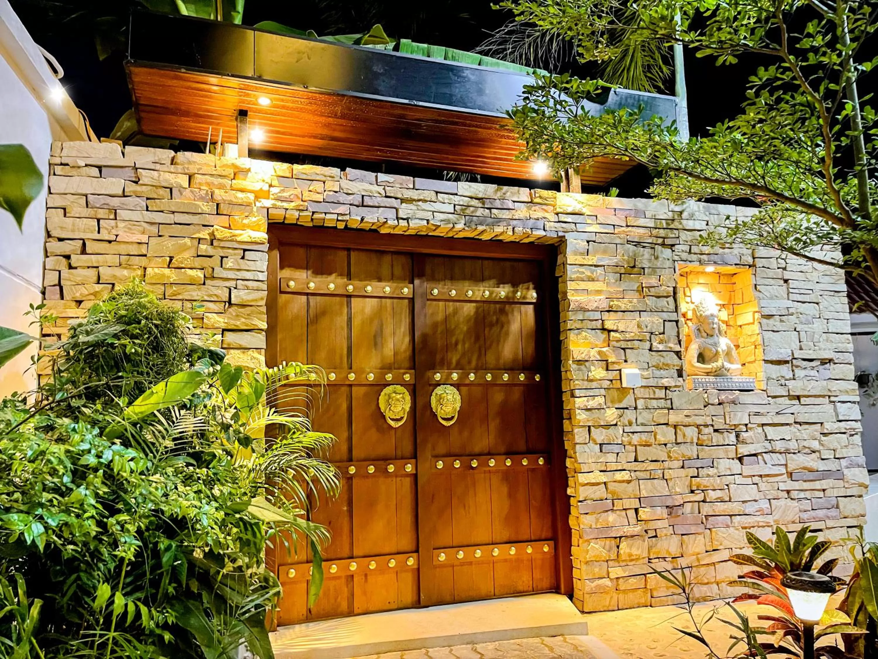 Facade/entrance in Cambana La Riviere Boutique