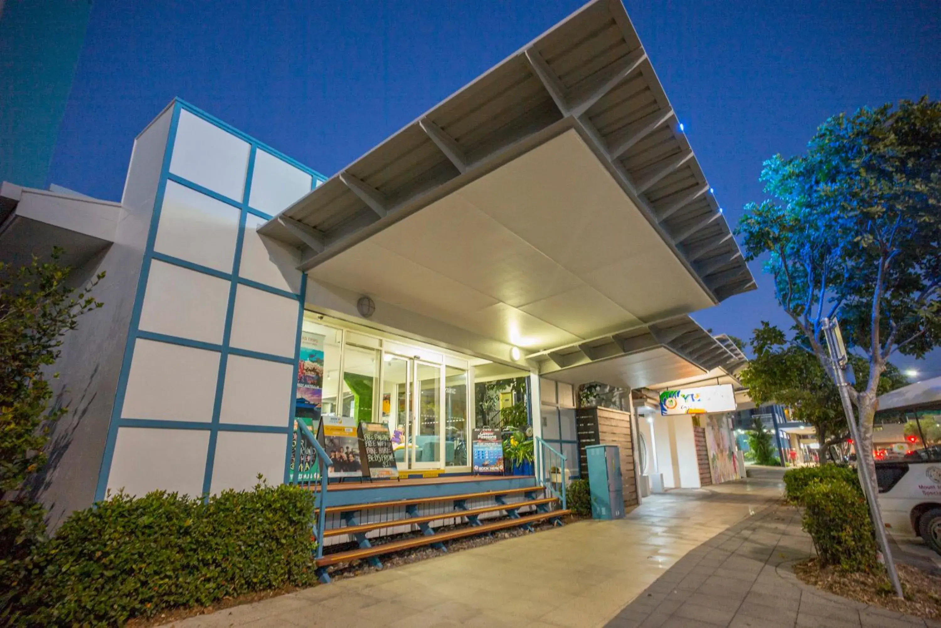 Facade/entrance in Cairns Central YHA