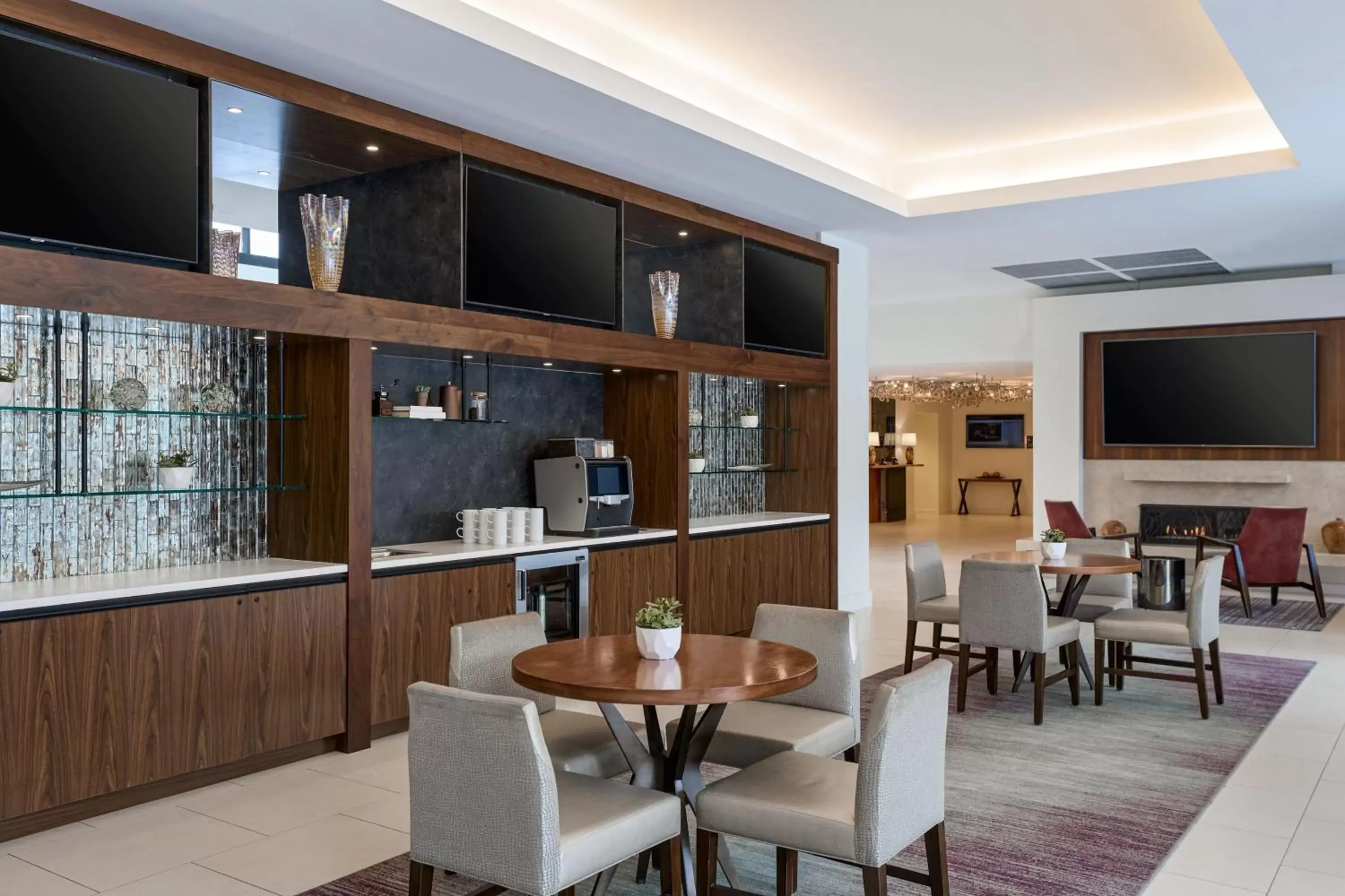 Lobby or reception, Lounge/Bar in Hanover Marriott