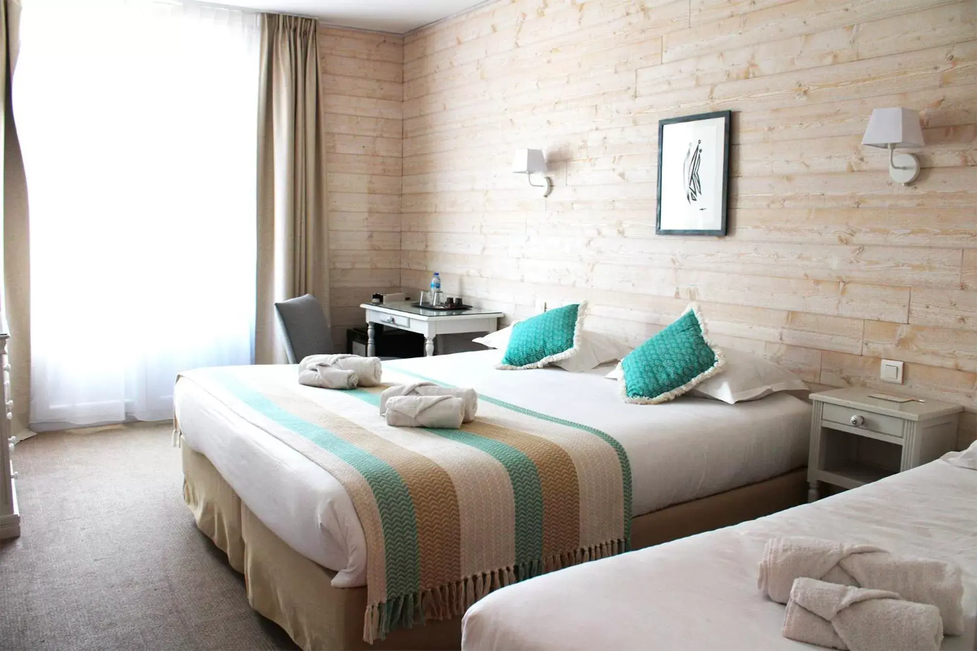 Bedroom, Bed in Hôtel Villa Flornoy Pornichet Baie de la Baule