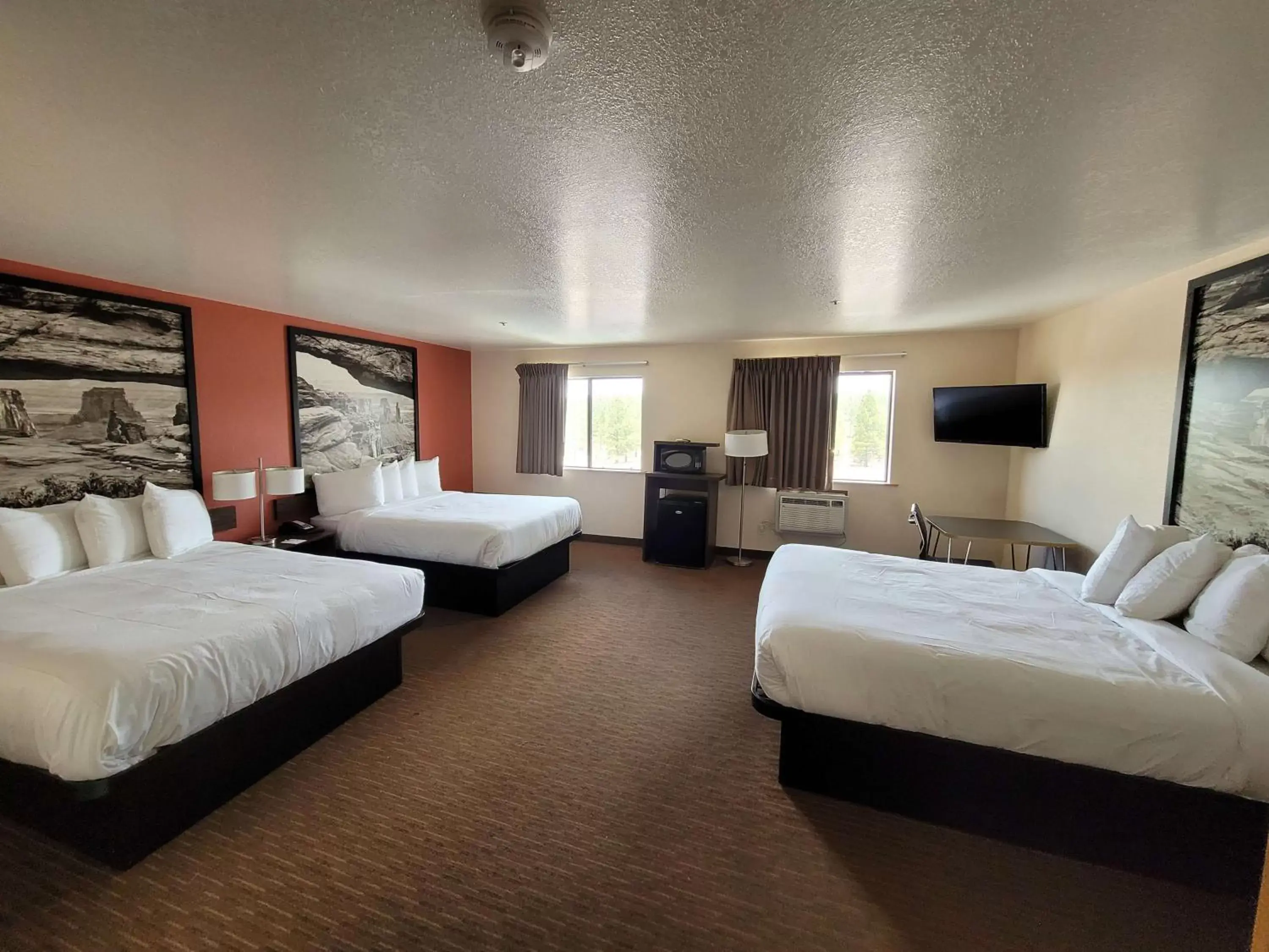 Communal lounge/ TV room, Bed in SureStay Hotel by Best Western Williams - Grand Canyon