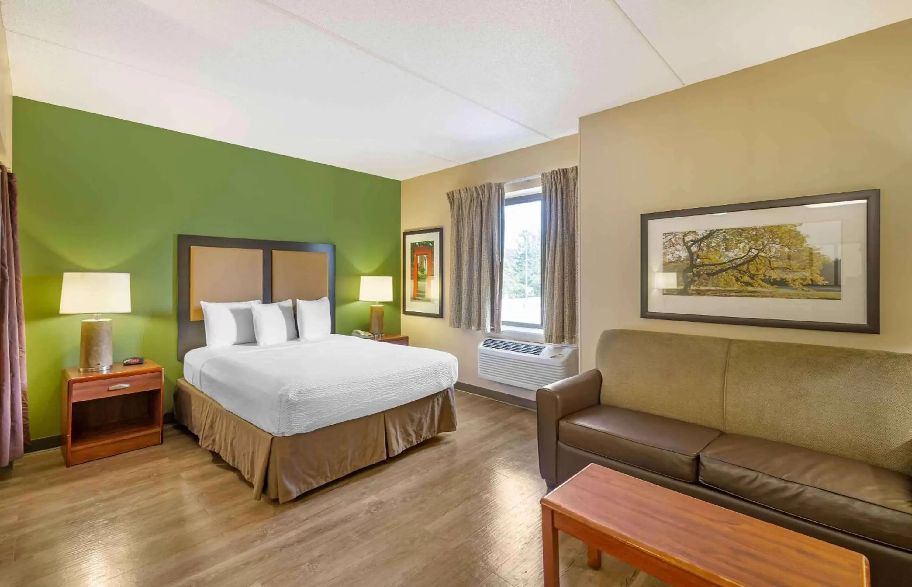 Bedroom in Extended Stay America Suites - Cleveland - Middleburg Heights
