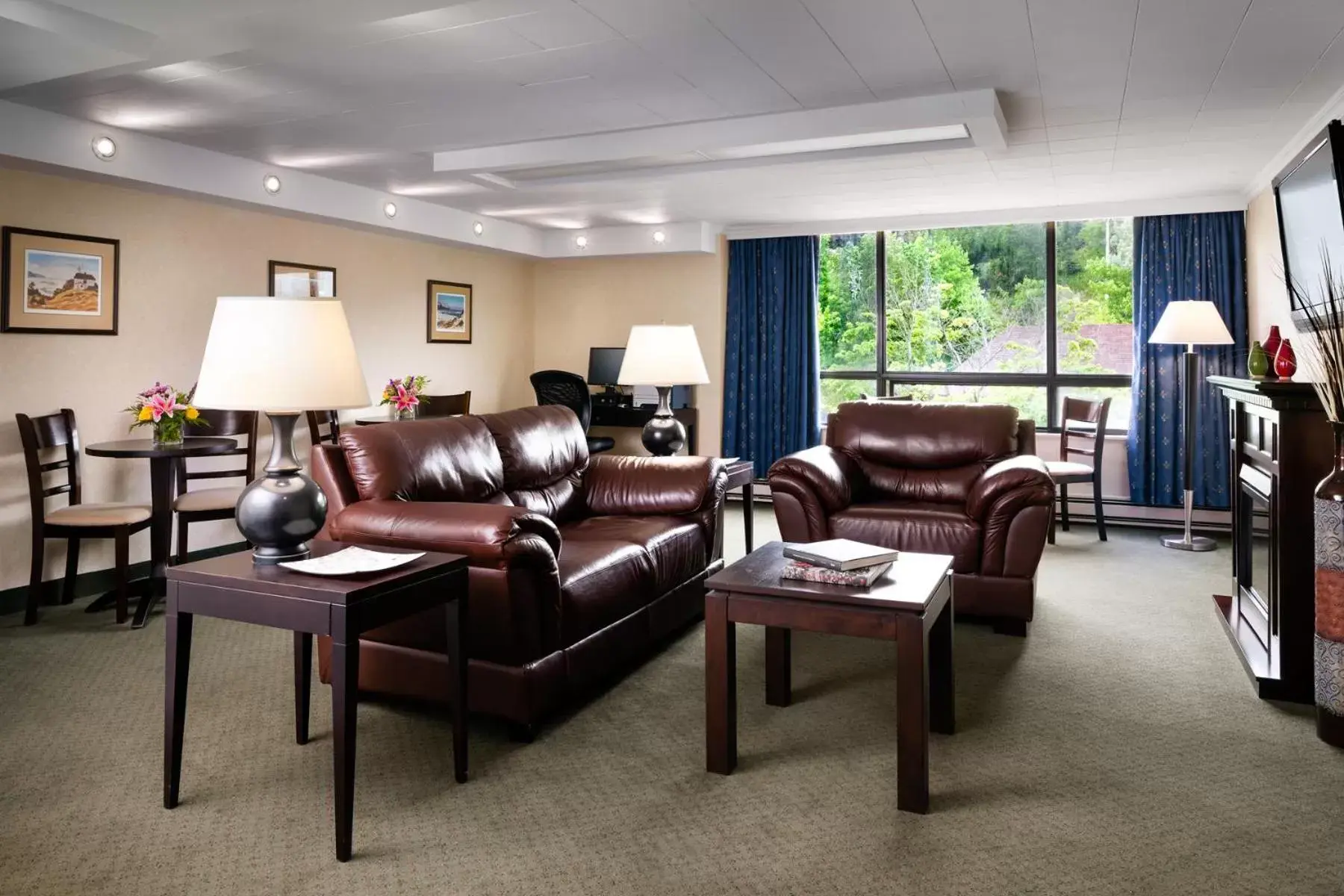 Lounge or bar, Seating Area in Greenwood Inn & Suites