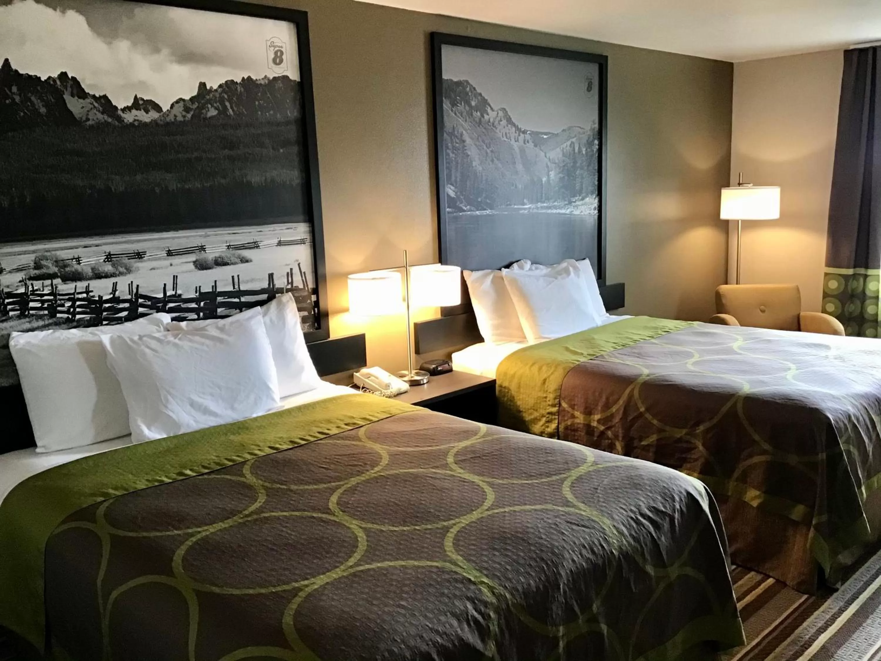 Bedroom, Bed in Super 8 by Wyndham Super 8 Blackfoot