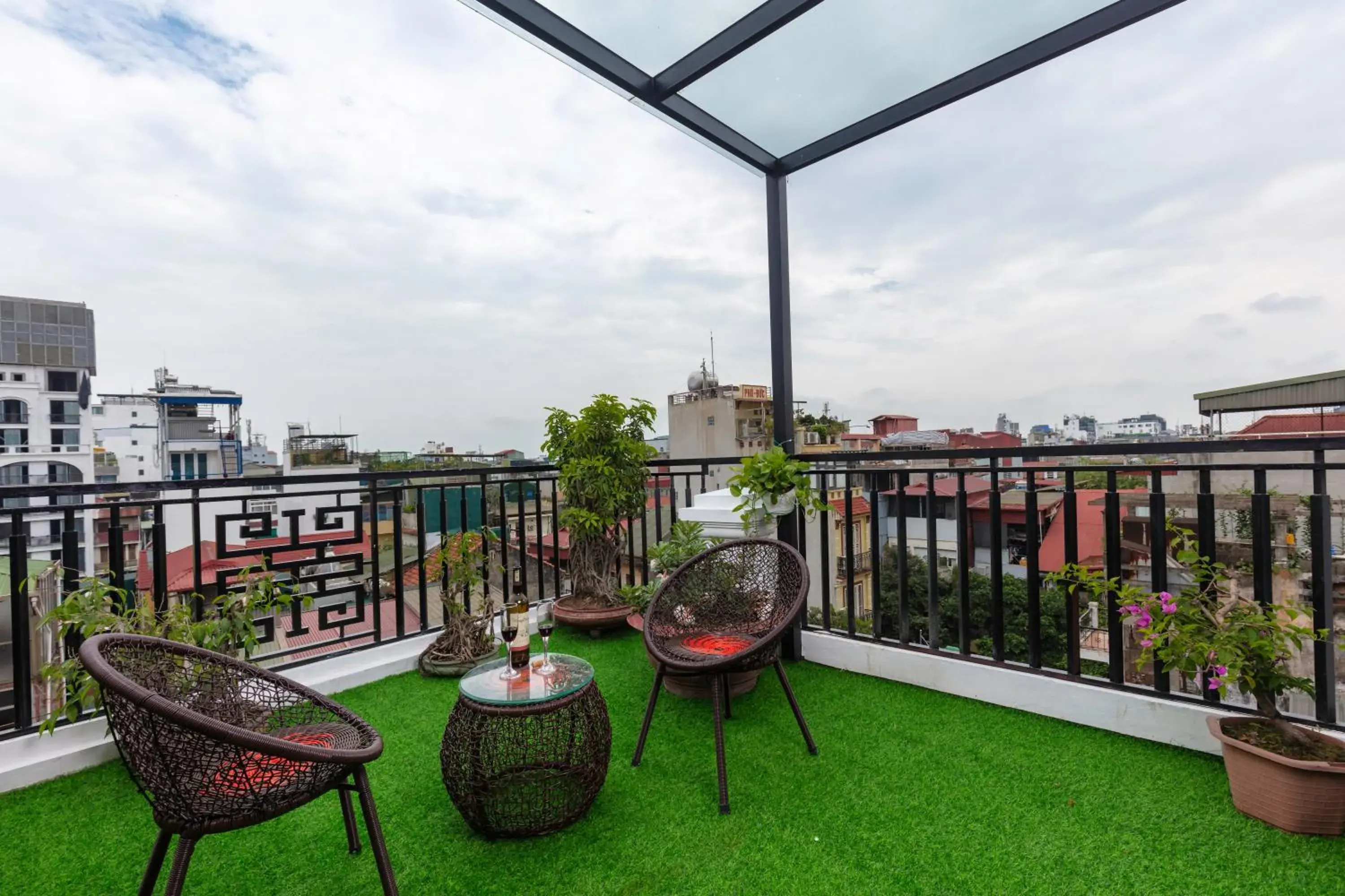 View (from property/room), Balcony/Terrace in Queen Light Hotel