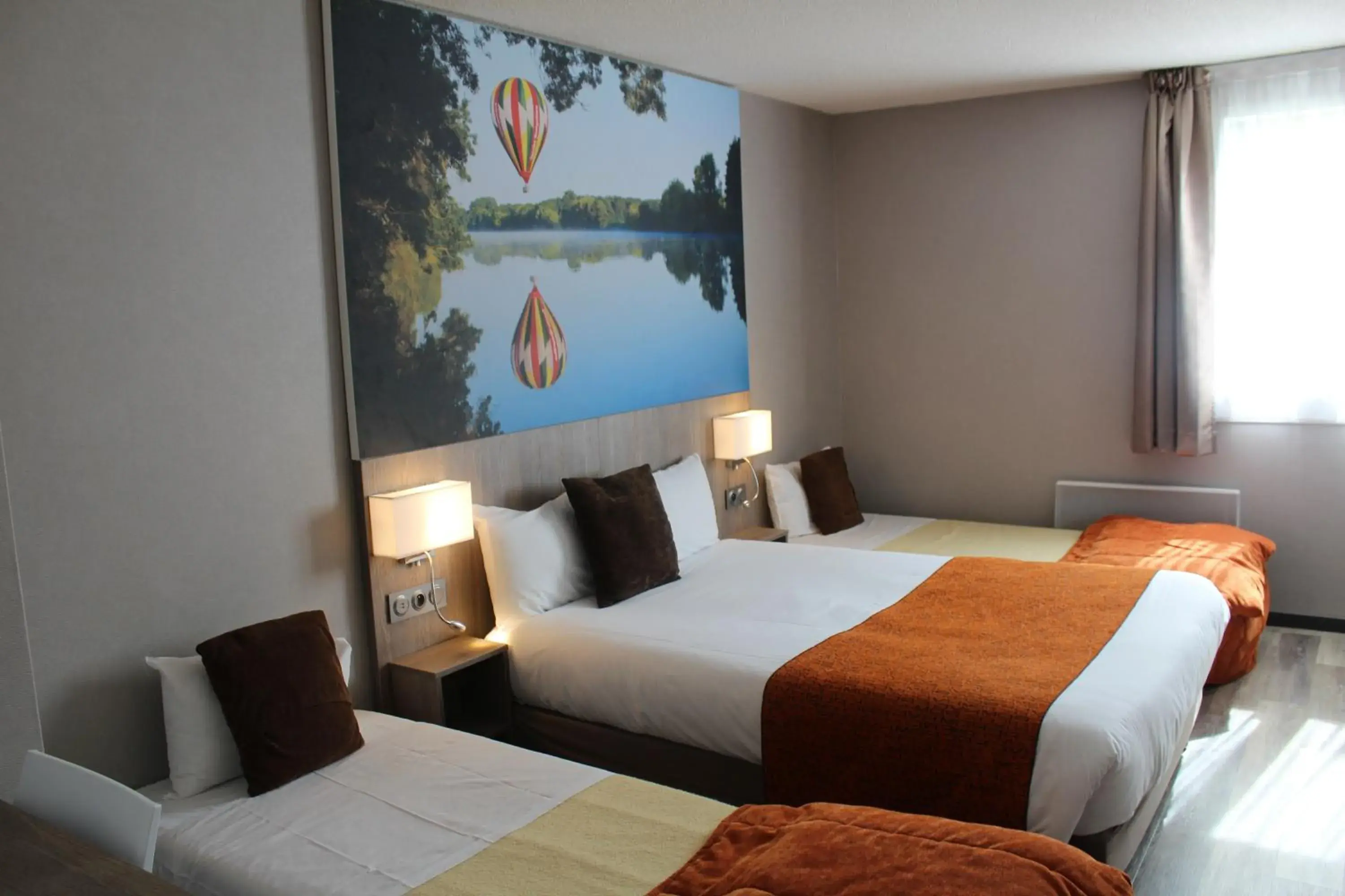 Quadruple Room in The Originals City, Hôtel La Terrasse, Tours Nord Quadruple Room in The Originals City, Hôtel La Terrasse, Tours Nord