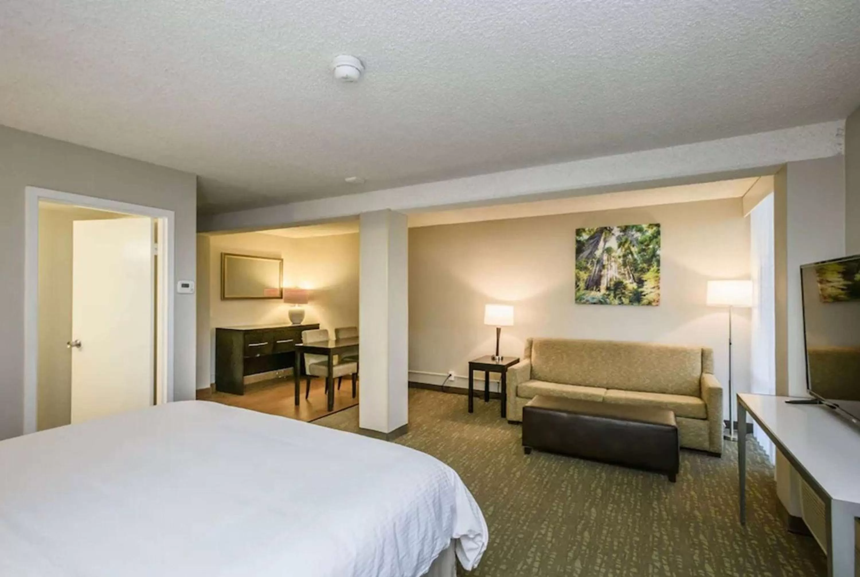 Photo of the whole room, Bed in Wyndham Garden Fresno Yosemite Airport
