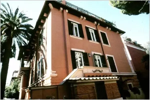 Facade/entrance, Property Building in Hotel Aventino