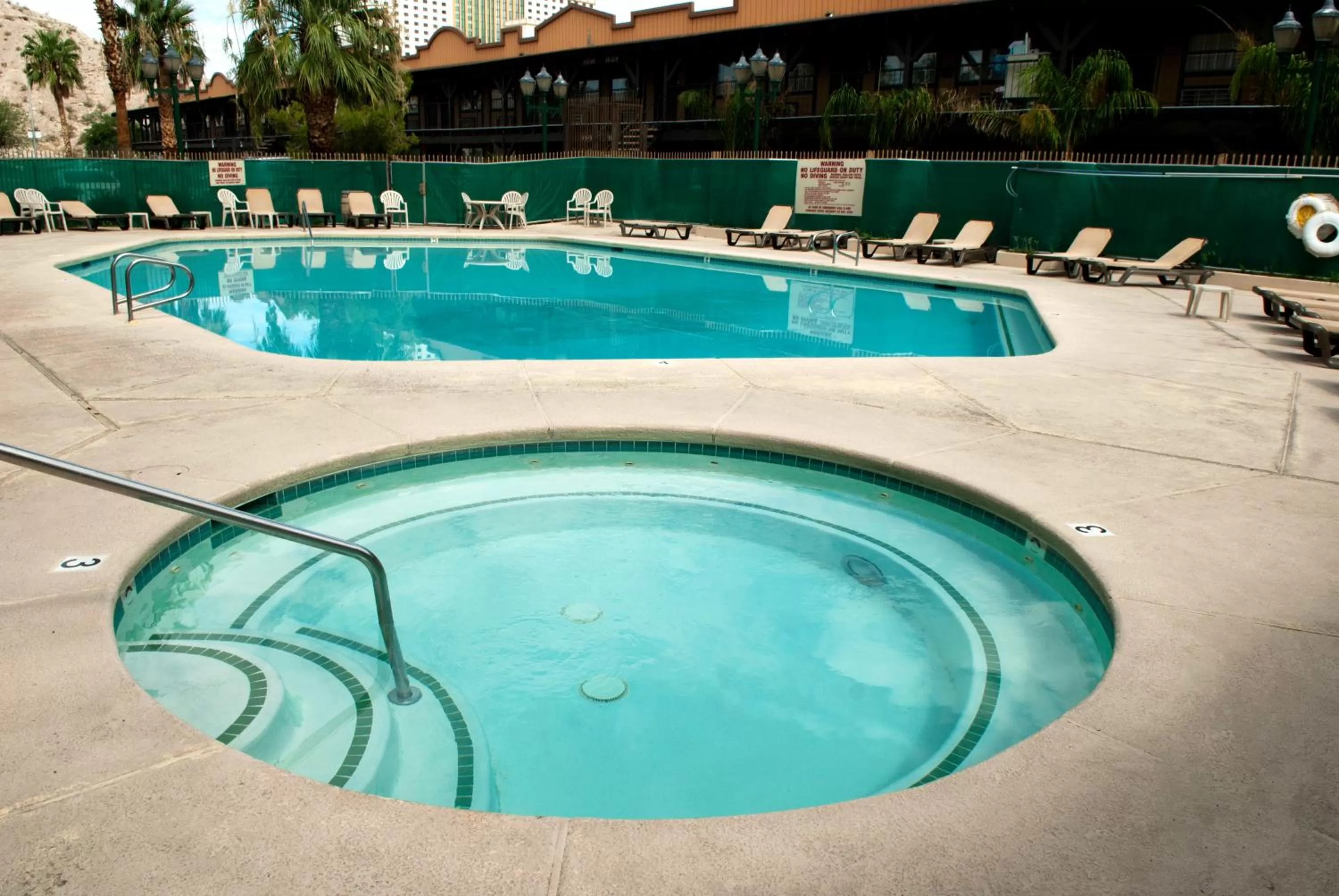 Hot Tub in The New Pioneer