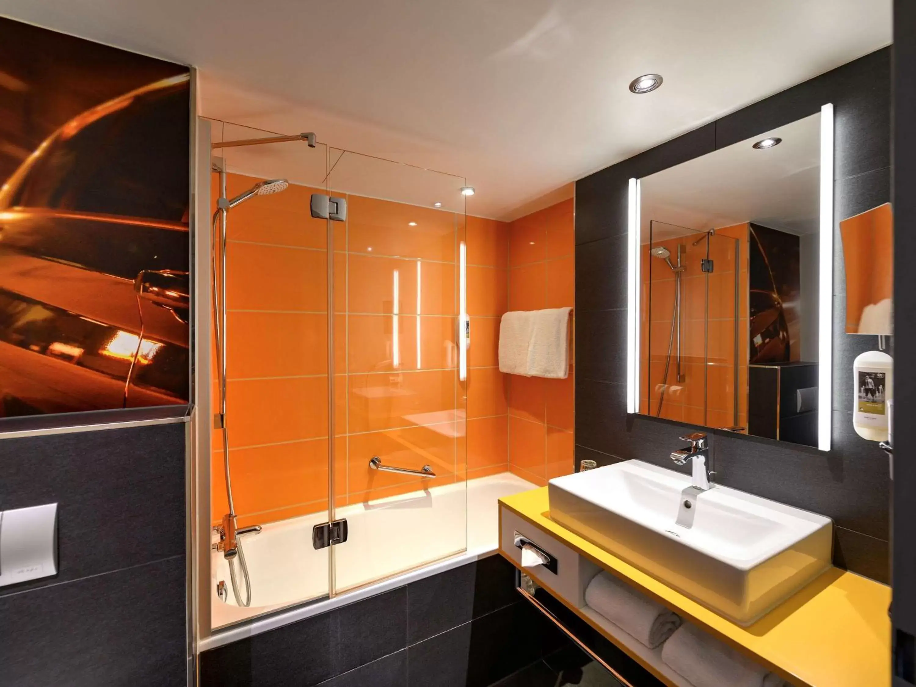 Photo of the whole room, Bathroom in Mercure Hotel Köln West