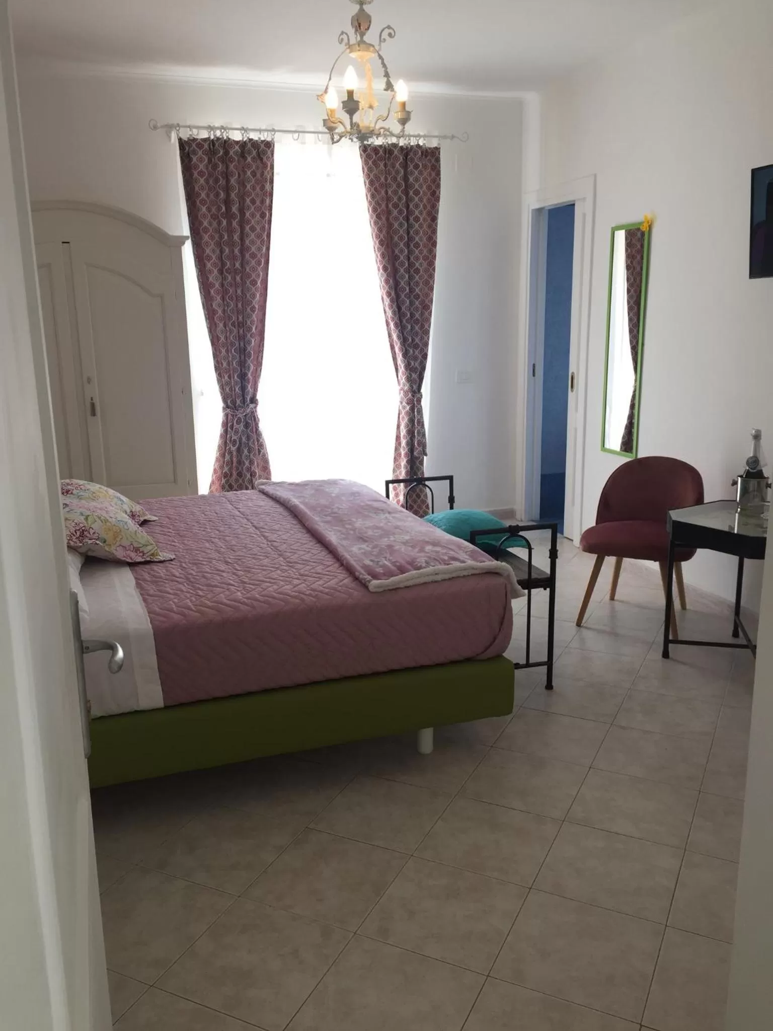 Photo of the whole room, Bed in Sorrento Penthouse Suites