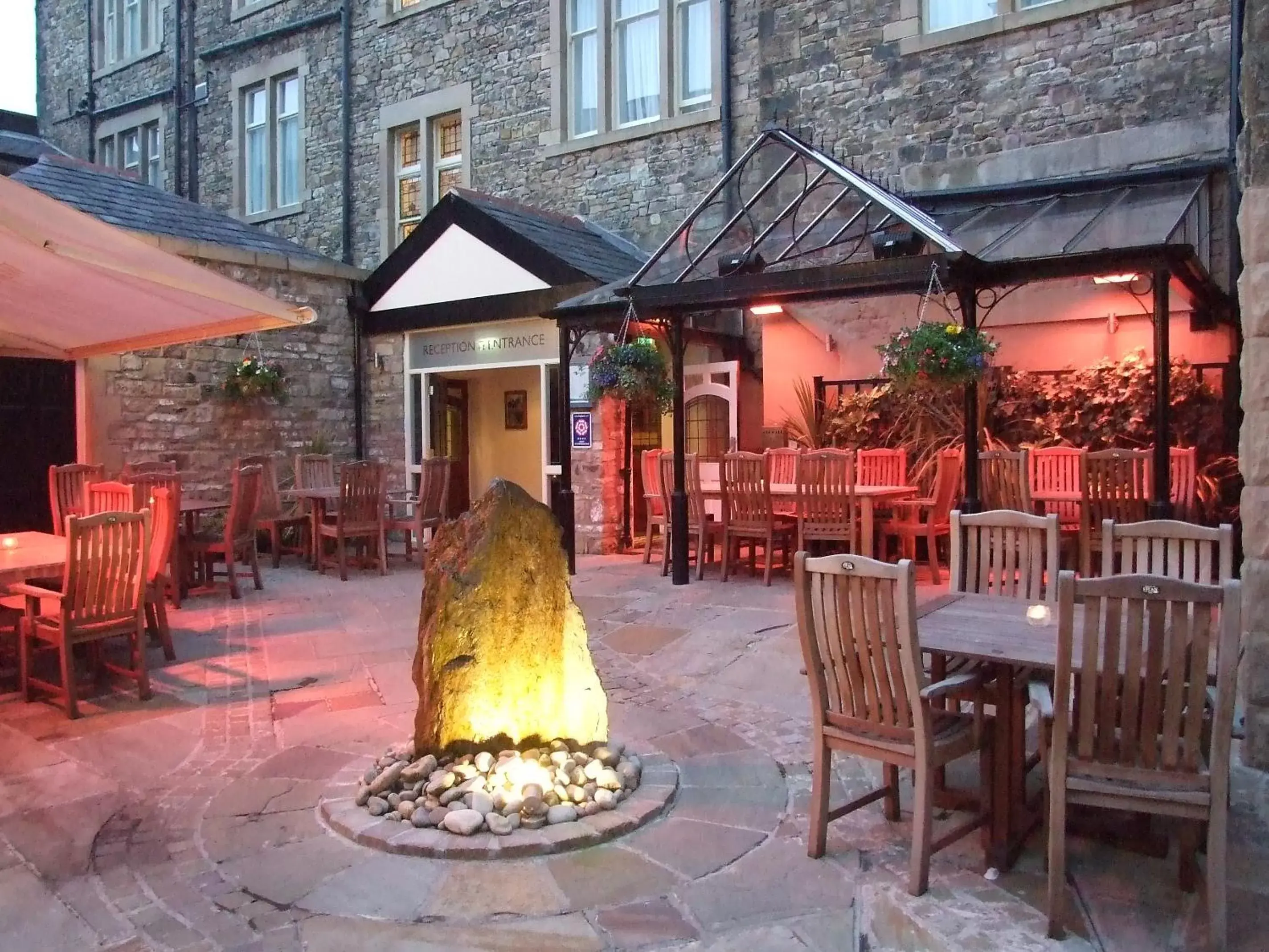 Garden, Restaurant/Places to Eat in Toll House Inn