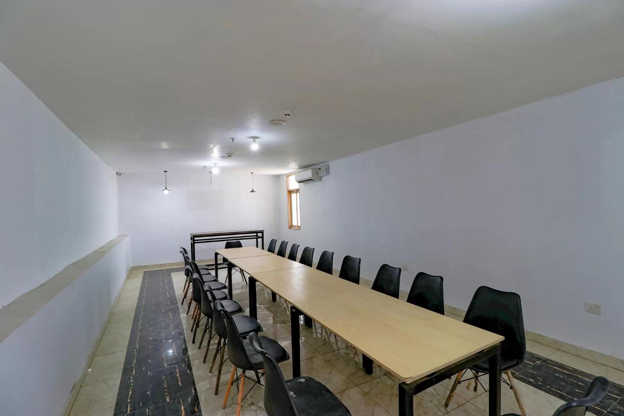 Meeting/conference room in FabHotel Happy Inn