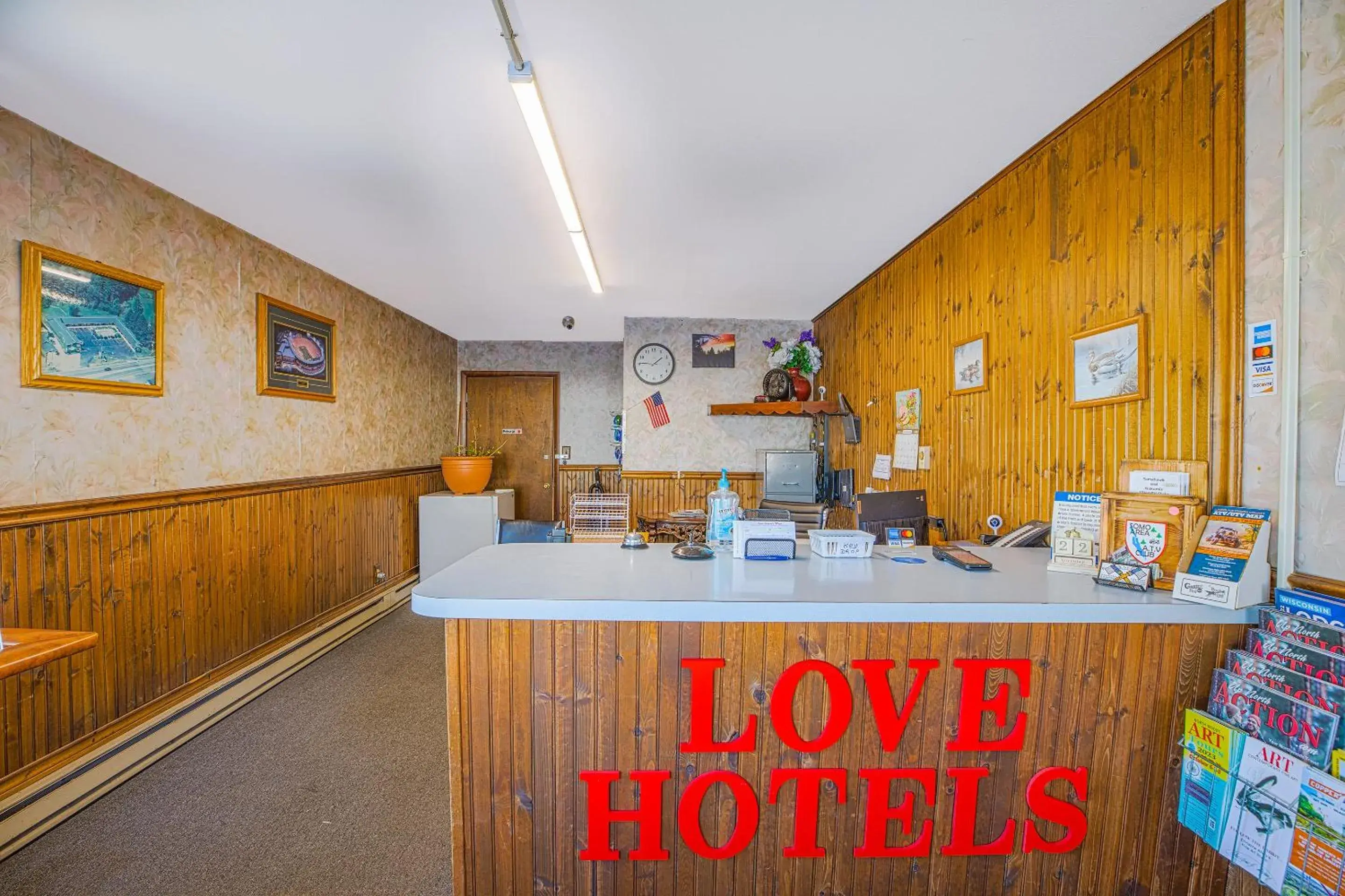 Lobby or reception, Lobby/Reception in Love Hotels Tomahawk by OYO at Lake Mohawksin WI