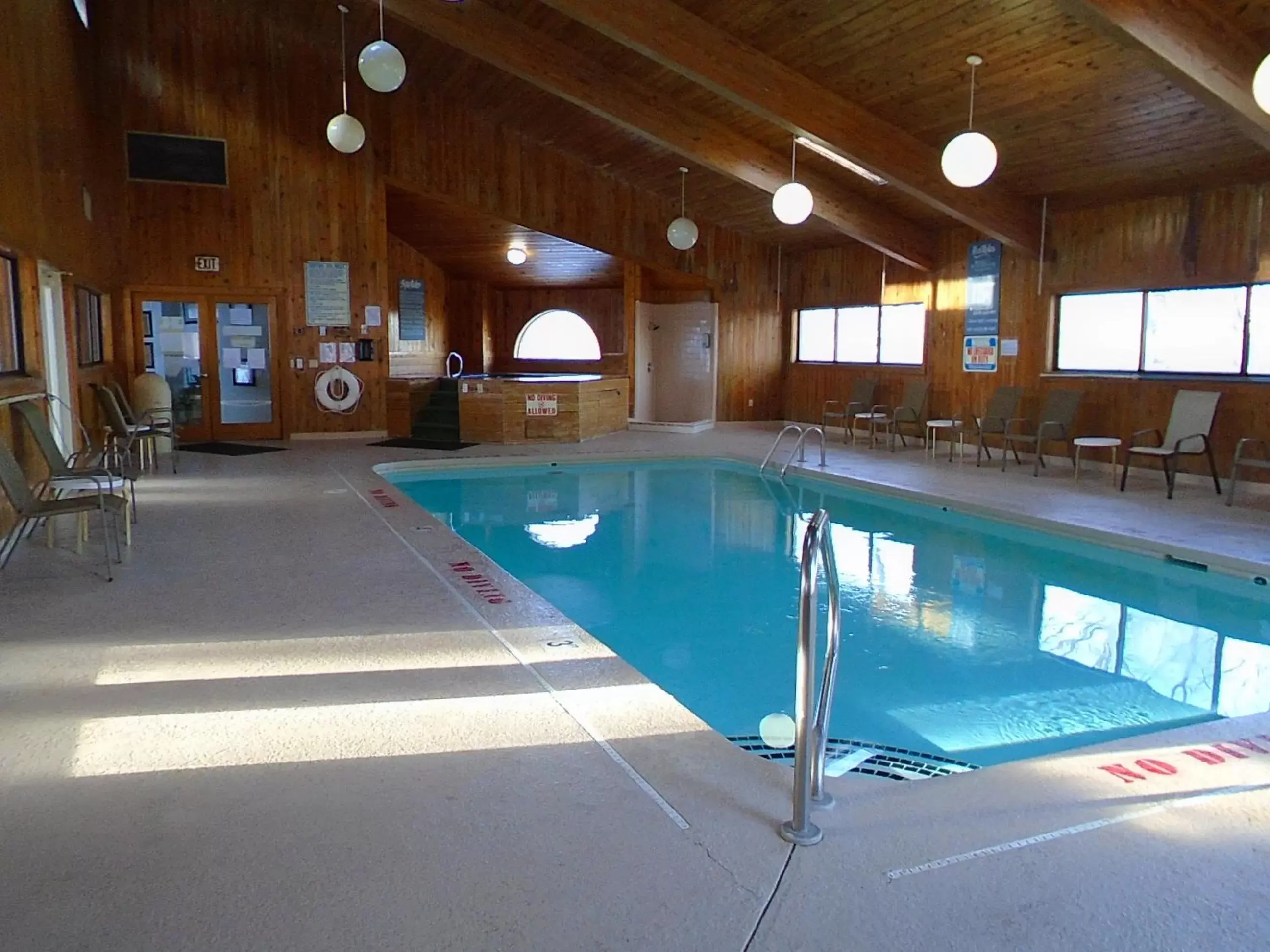 Pool view, Swimming Pool in Cedar Village Condominiums