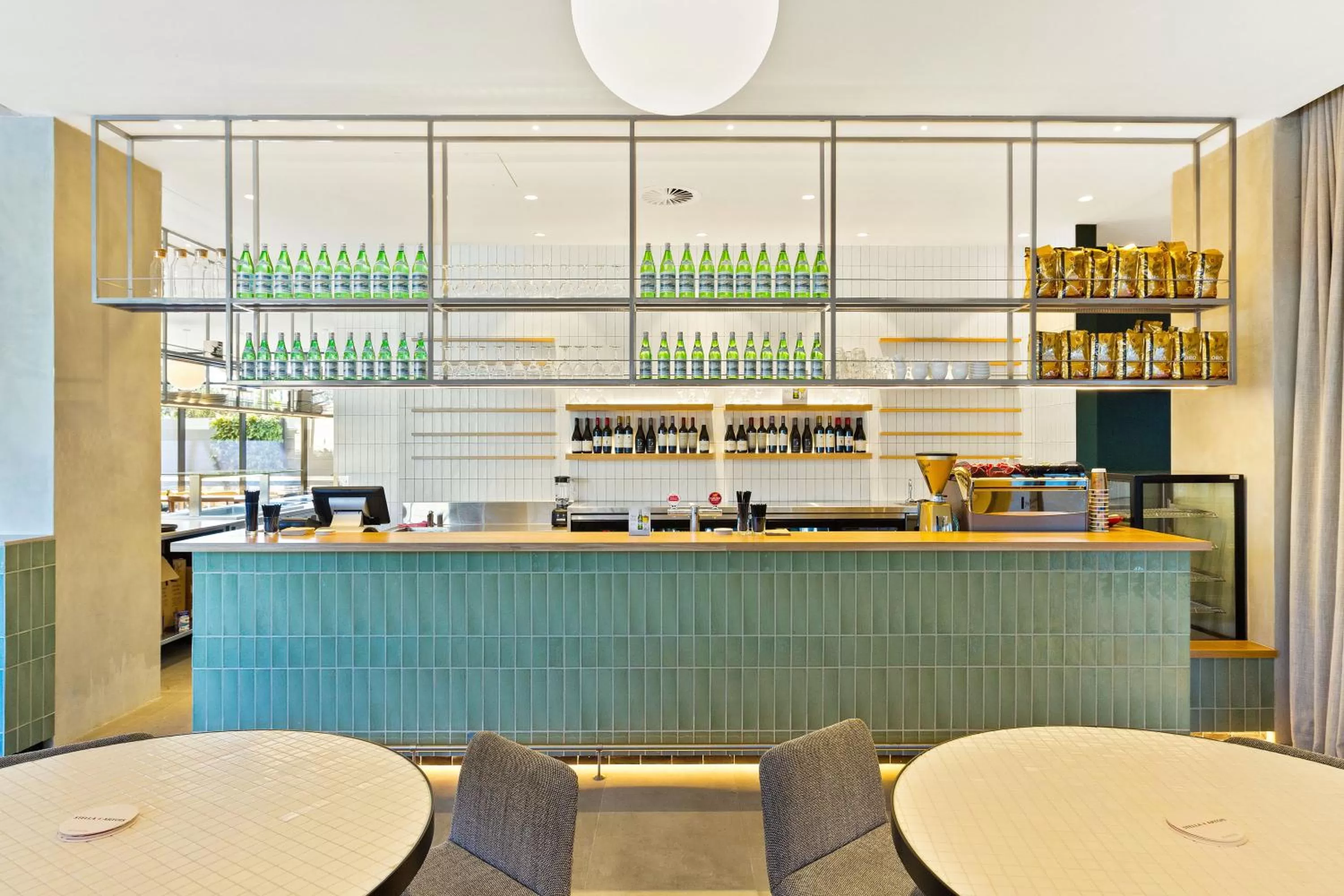 Restaurant/places to eat in Mantra on Sydney Airport