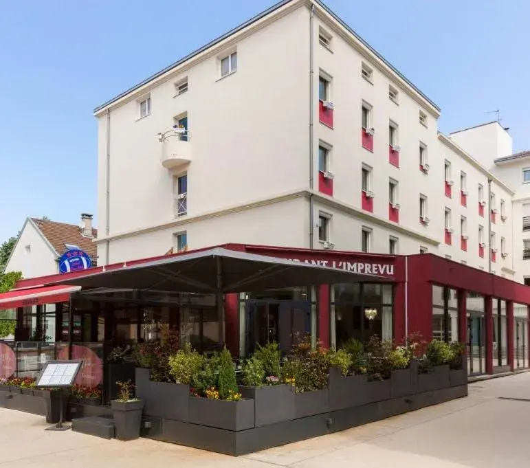 Property Building in Hotel Central Parc Oyonnax