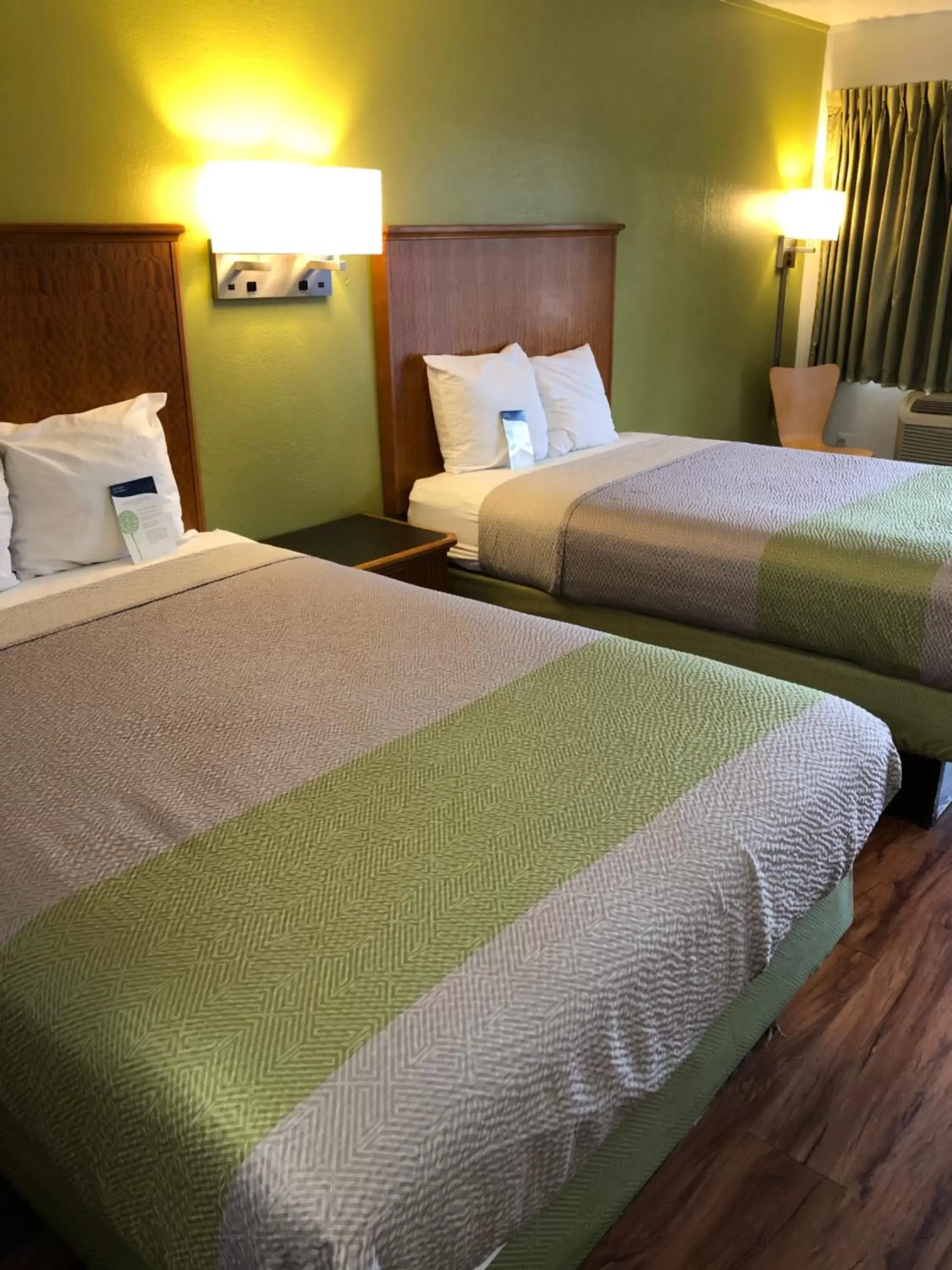 Bed in Motel 6-Parkersburg, WV Bed in Motel 6-Parkersburg, WV