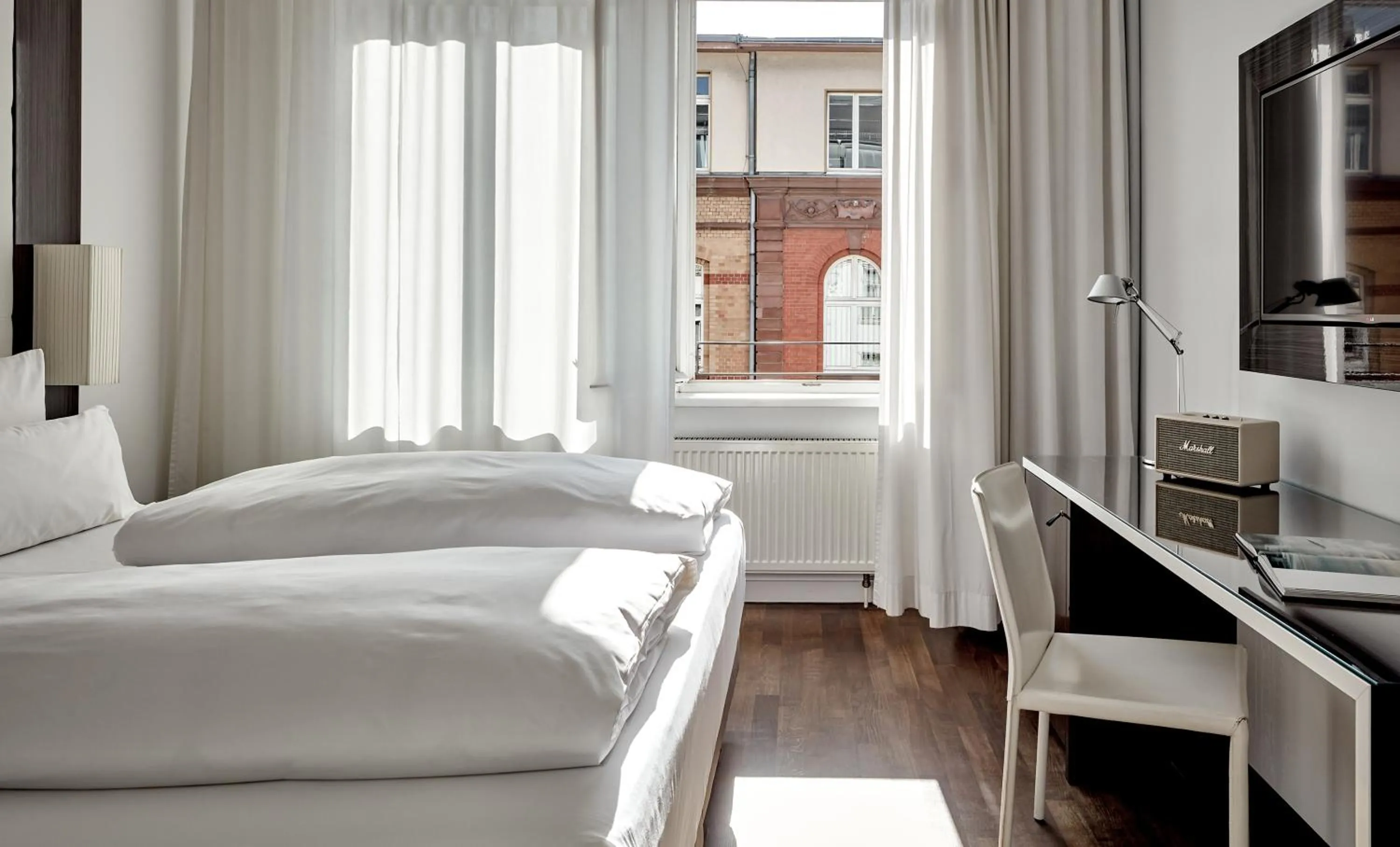 Photo of the whole room, Bed in The Pure, Frankfurt, a Member of Design Hotels