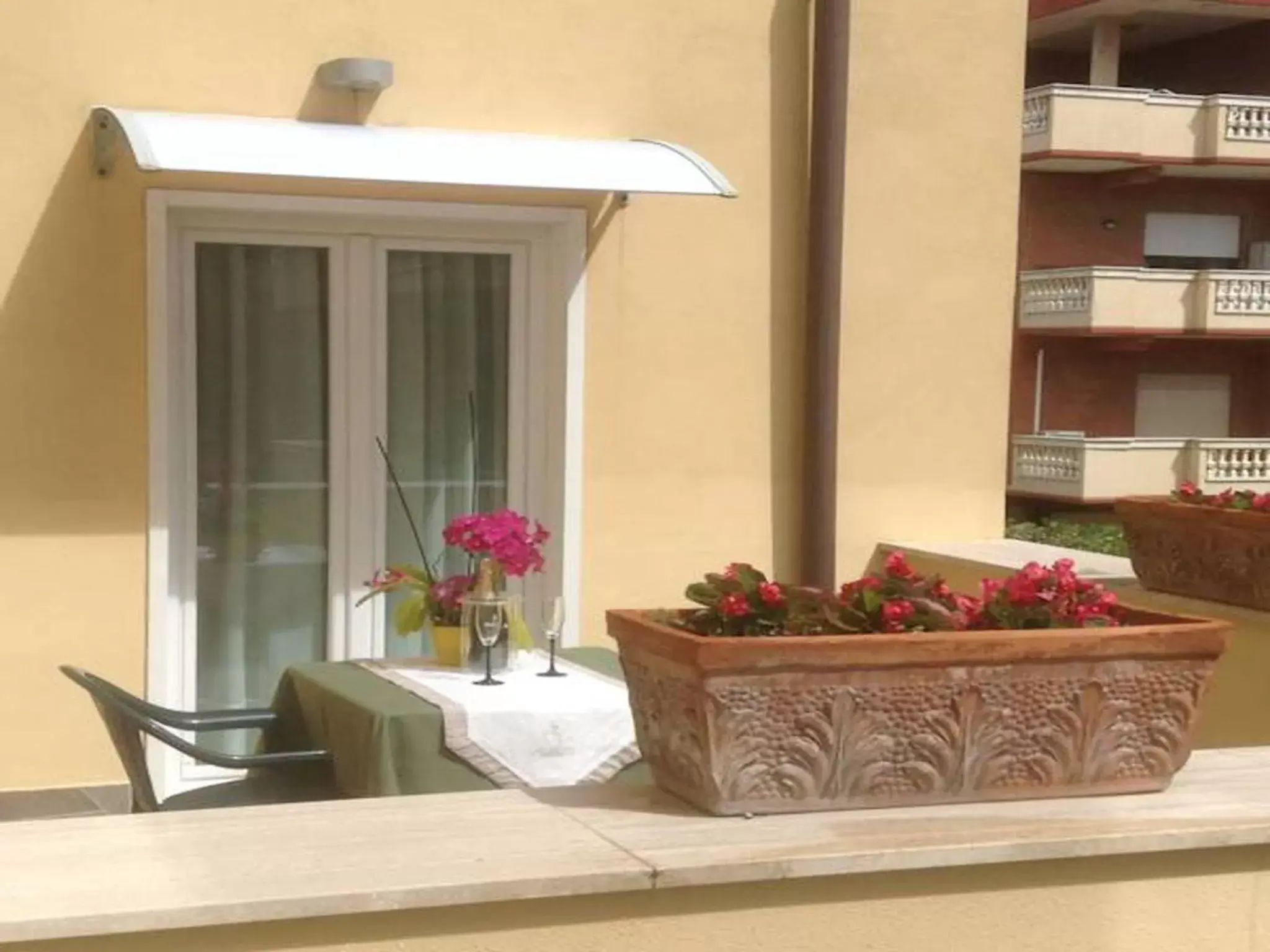 Balcony/Terrace in Hotel De La Ville Relais