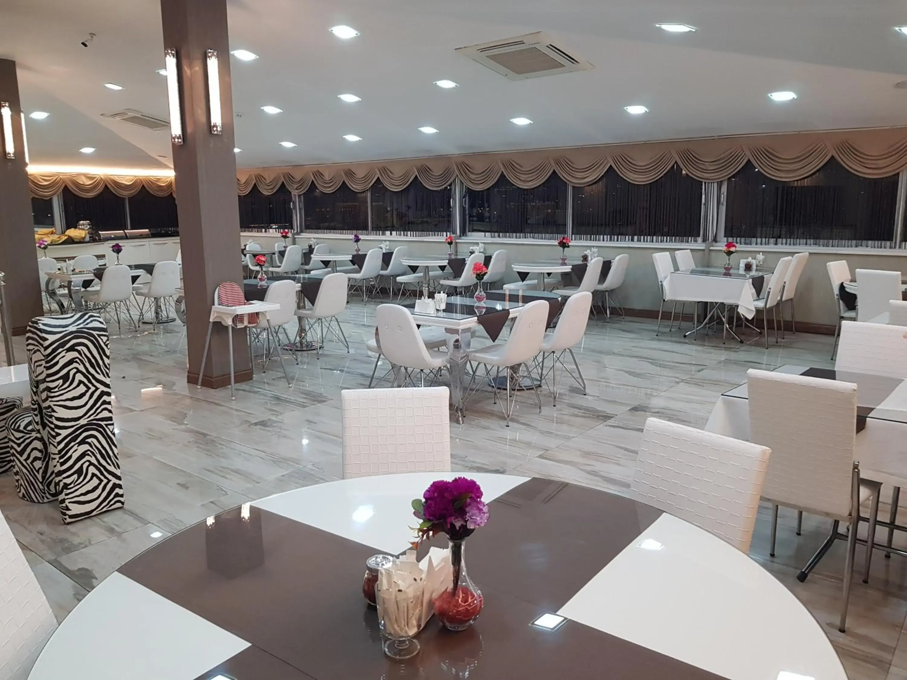 Restaurant/Places to Eat in Ismira Hotel Ankara