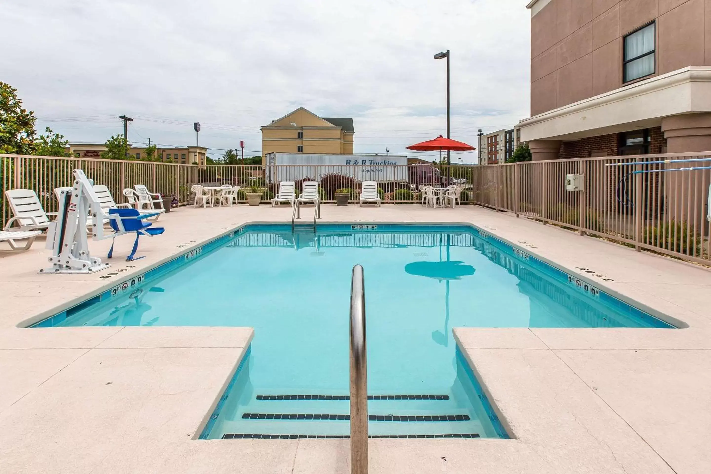 On site, Swimming Pool in Comfort Suites Oxford I-20 exit 188