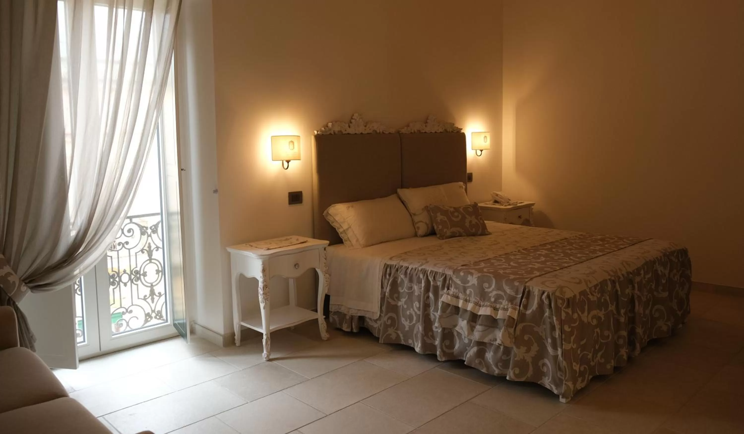 Bed in PLAZACARRISI HOTEL & SPA