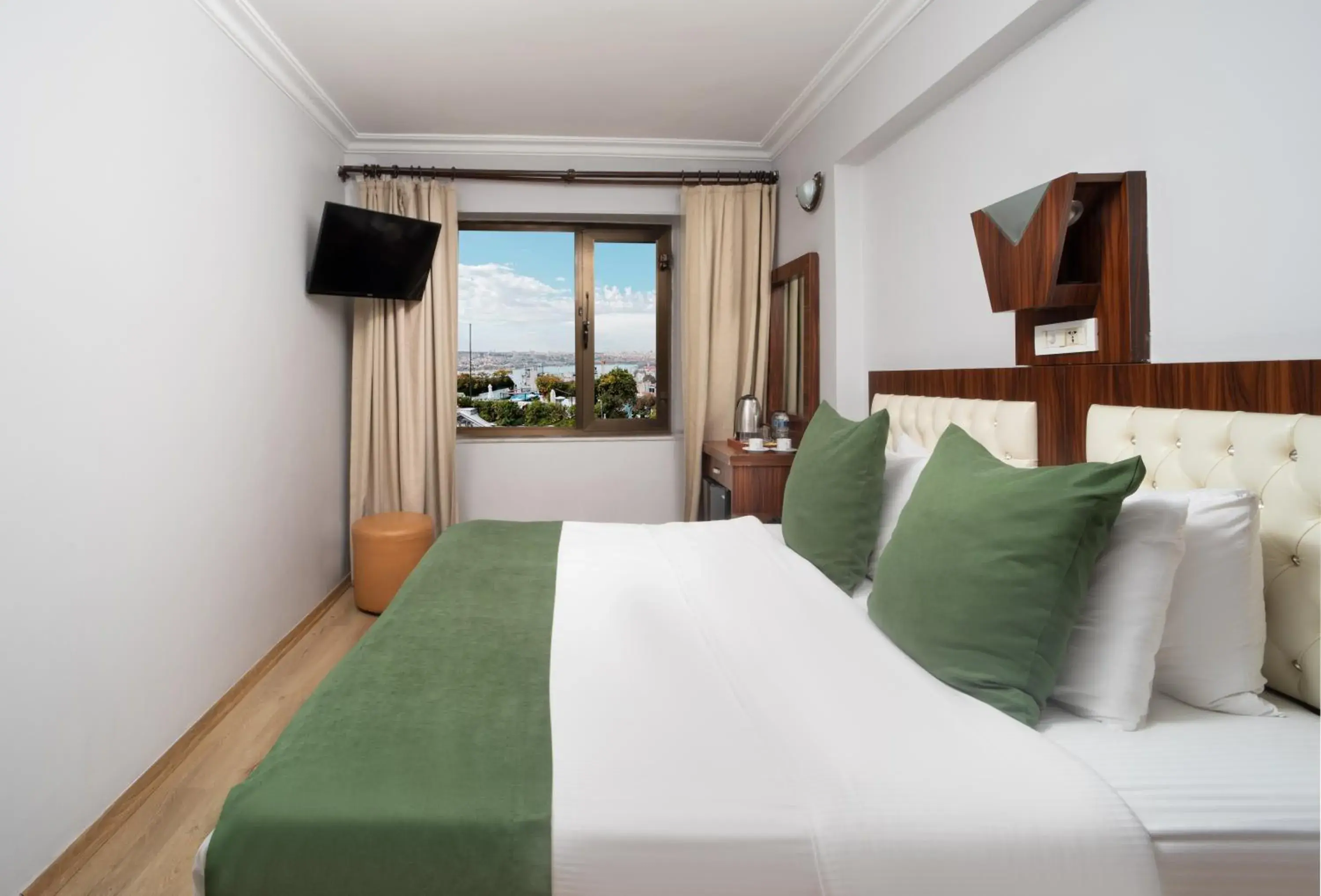 Bed in Elan Hotel Istanbul Pera