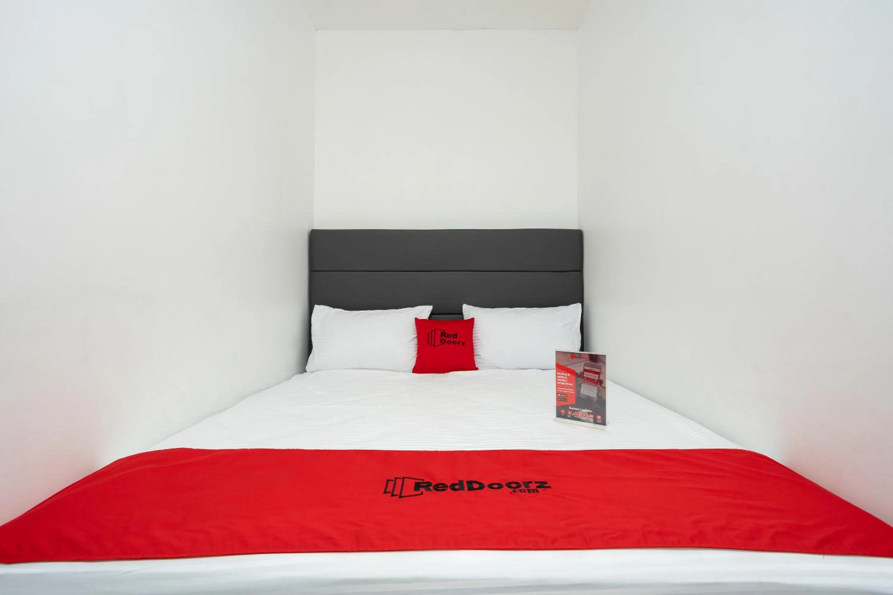 Bedroom, Bed in RedDoorz Plus @ Danau Sunter Utara