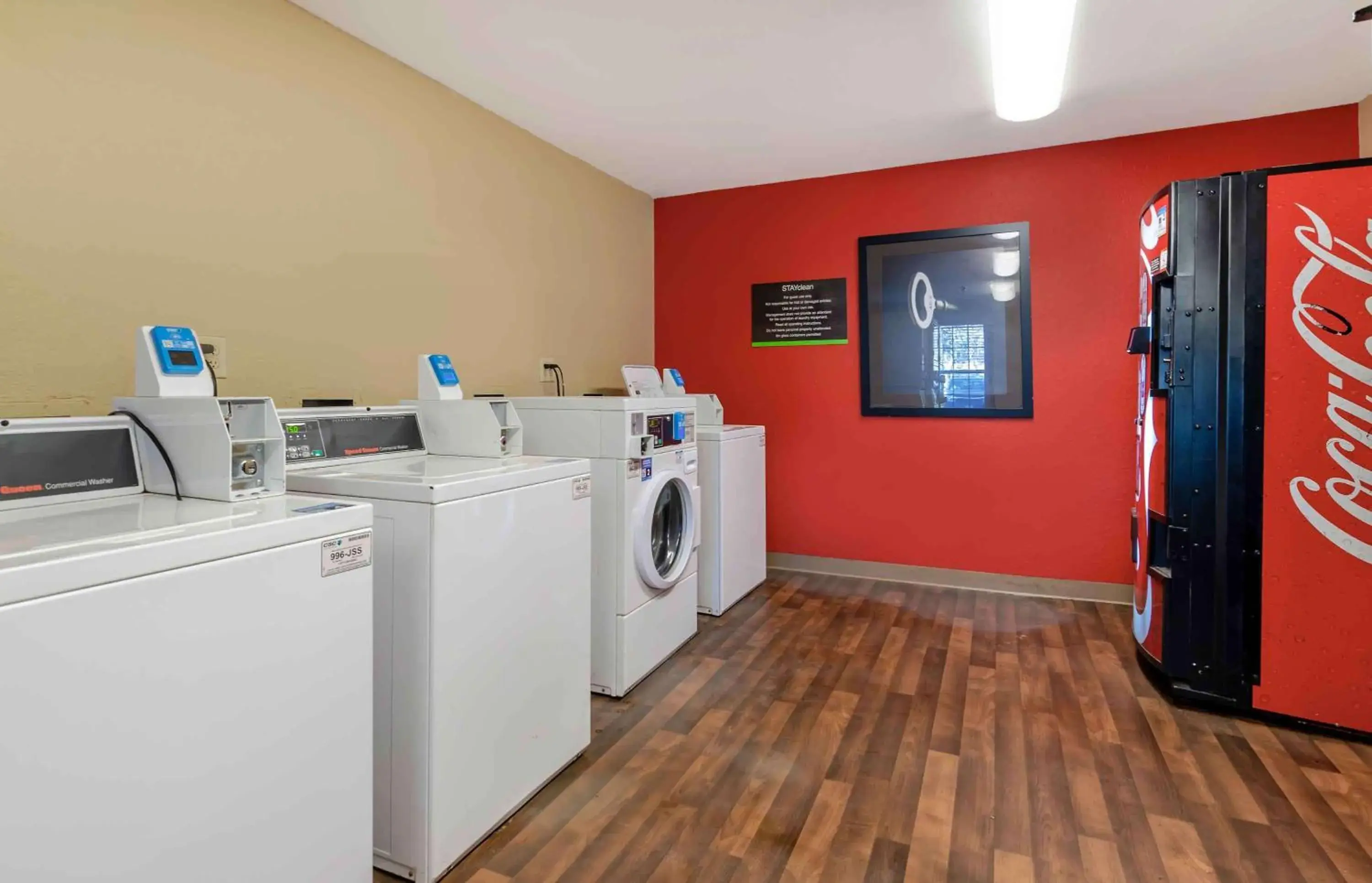 Property building in Extended Stay America Select Suites - Roanoke - Airport Property building in Extended Stay America Select Suites - Roanoke - Airport