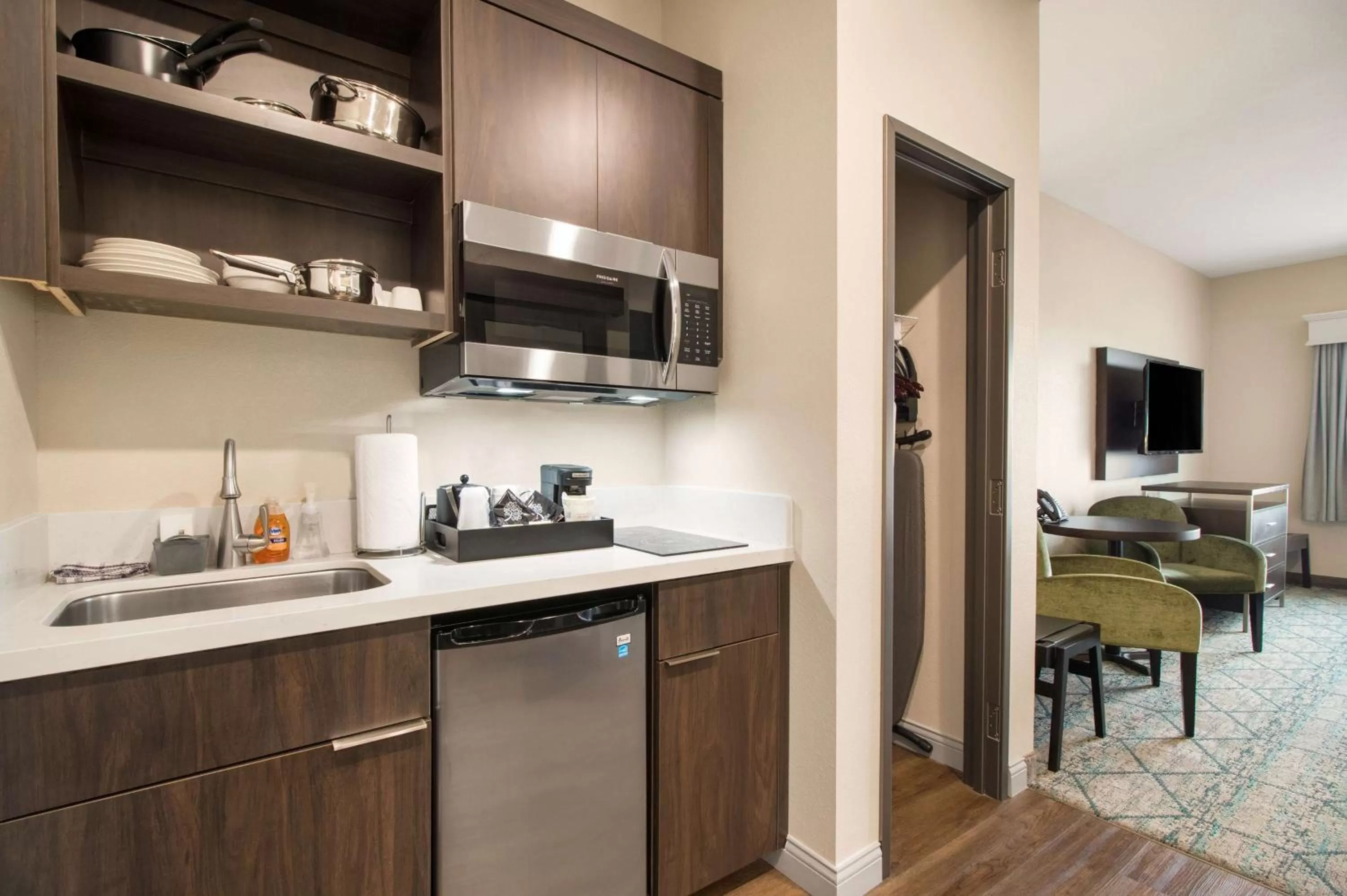 King Room with Kitchenette in Best Western Plus Louisville North