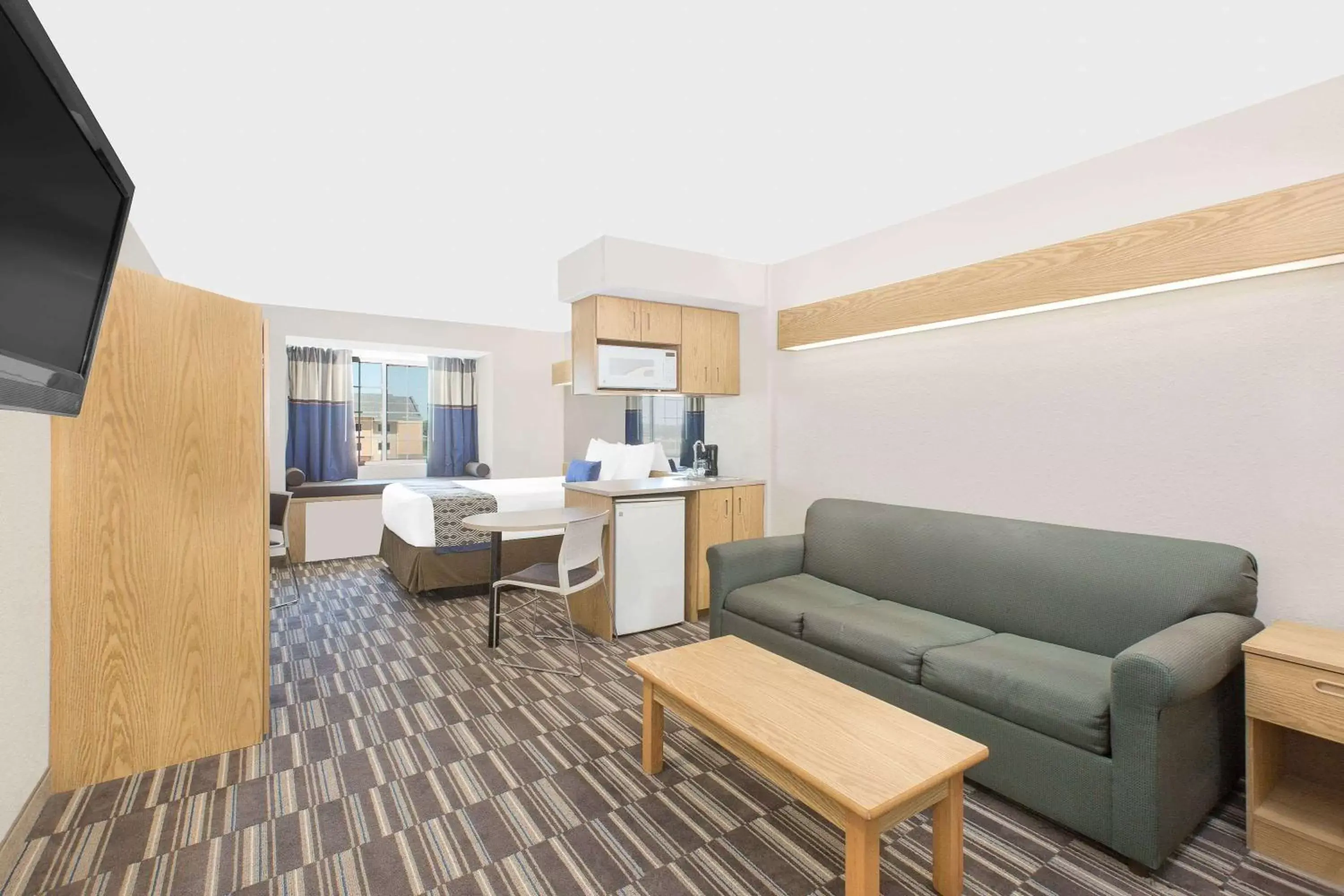 Photo of the whole room, Seating Area in MICROTEL Inn and Suites - Ames