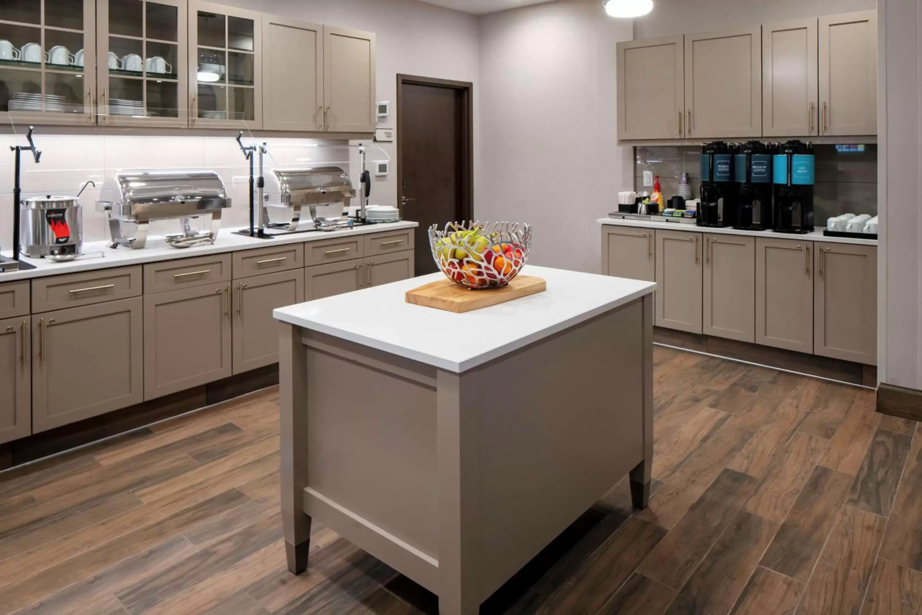 Breakfast, Kitchen/Kitchenette in Homewood Suites By Hilton Greensboro Wendover, Nc