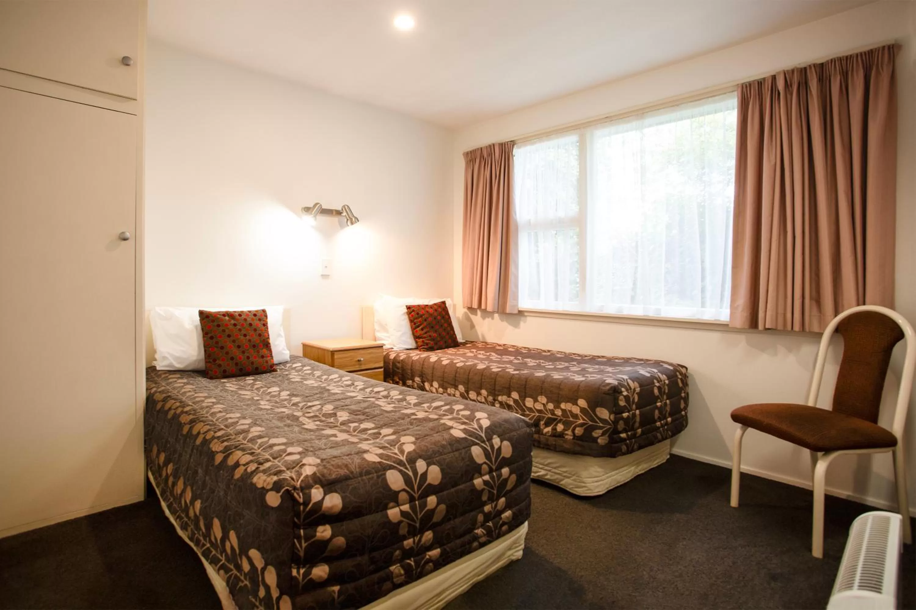 Bedroom, Bed in Casino Court Motor Lodge