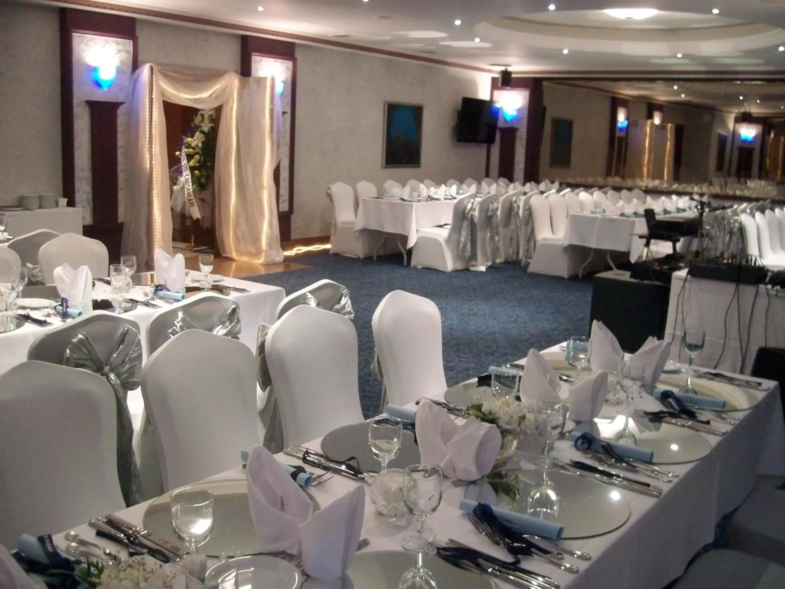 Restaurant/places to eat, Banquet Facilities in Class Hotel