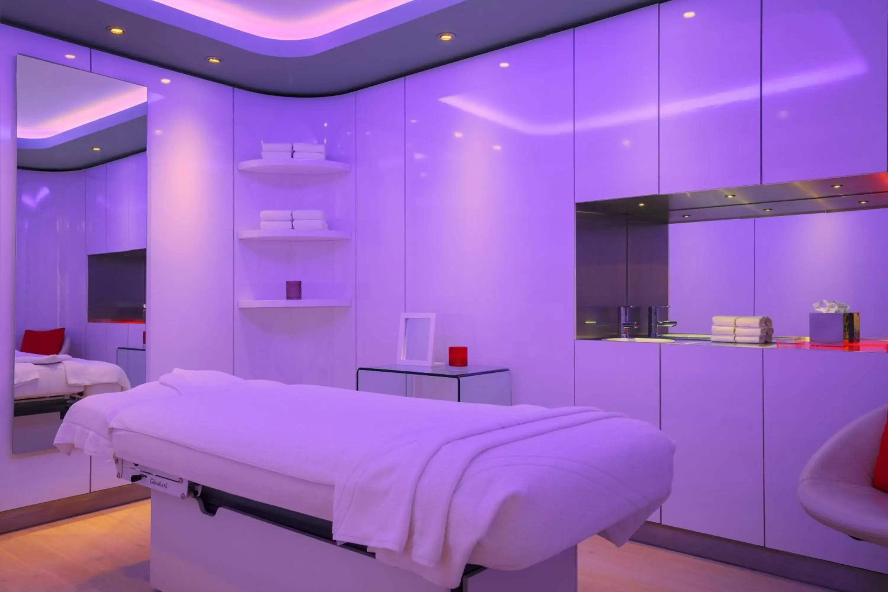 Spa and wellness centre/facilities in W London