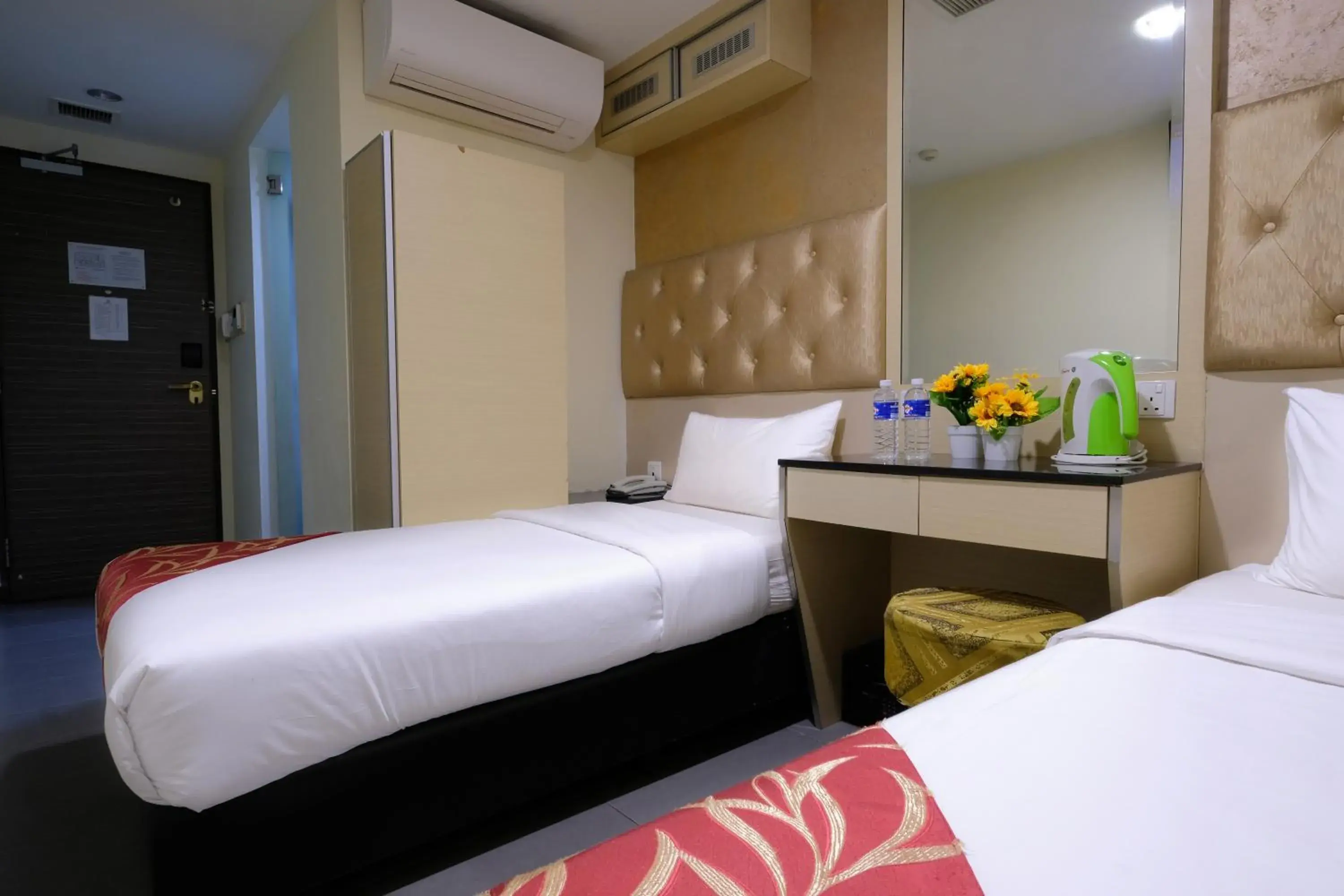 Bed in Sandpiper Hotel On Rochor