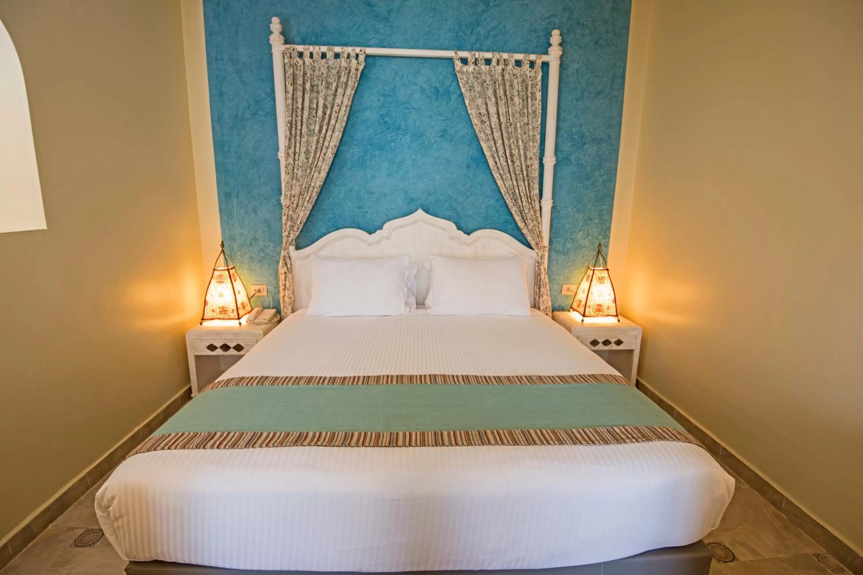 Bedroom, Bed in Sunrise Royal Makadi Resort