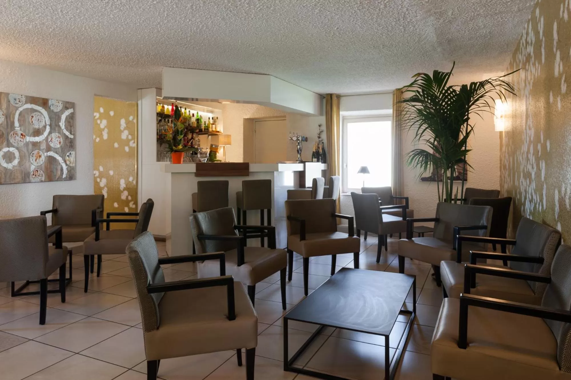 Lounge or bar in Clos St Eloi, The Originals Relais (Relais du Silence)