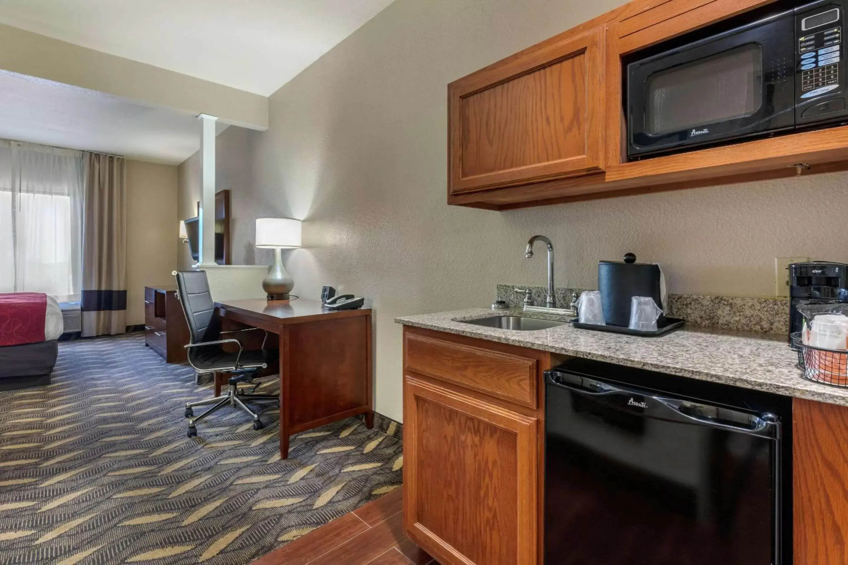 Photo of the whole room, Kitchen/Kitchenette in Comfort Suites Rolla